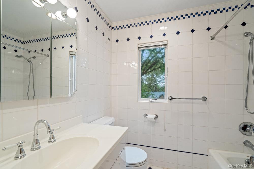 12 Chester Drive, Great Neck, NY 11021