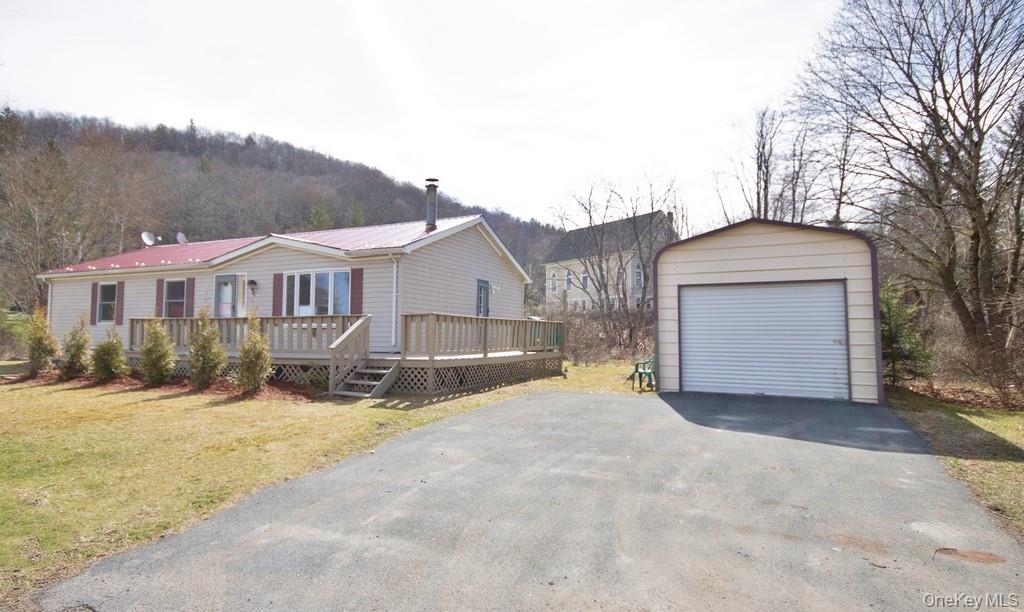 32 Meadow Street, Livingston Manor, NY 12758