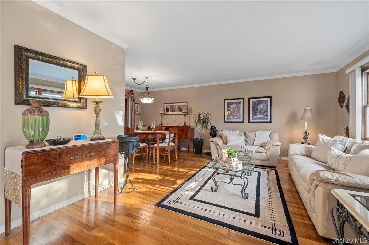 86 Caffrey Avenue, Bethpage, NY 11714