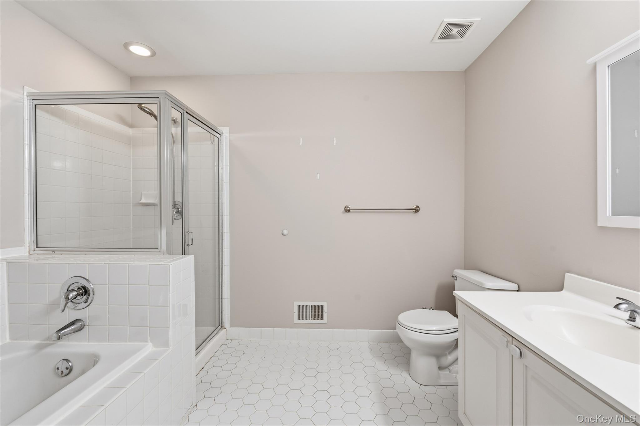 16 Autumn Drive, Nanuet, NY 10954