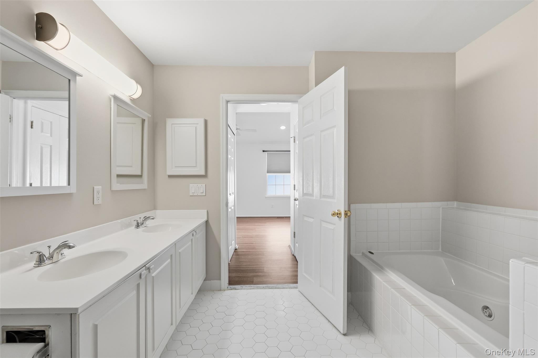 16 Autumn Drive, Nanuet, NY 10954