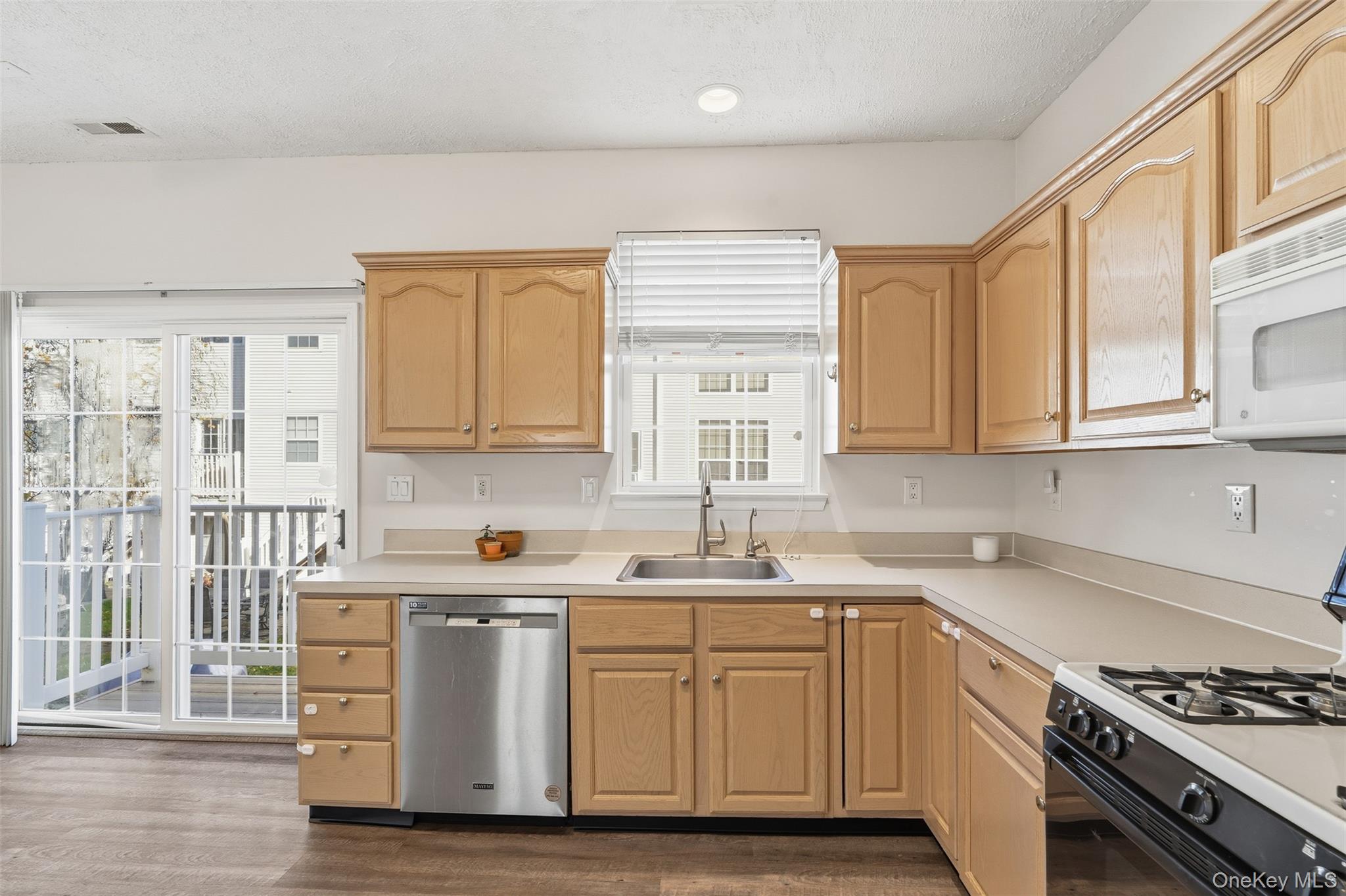 16 Autumn Drive, Nanuet, NY 10954