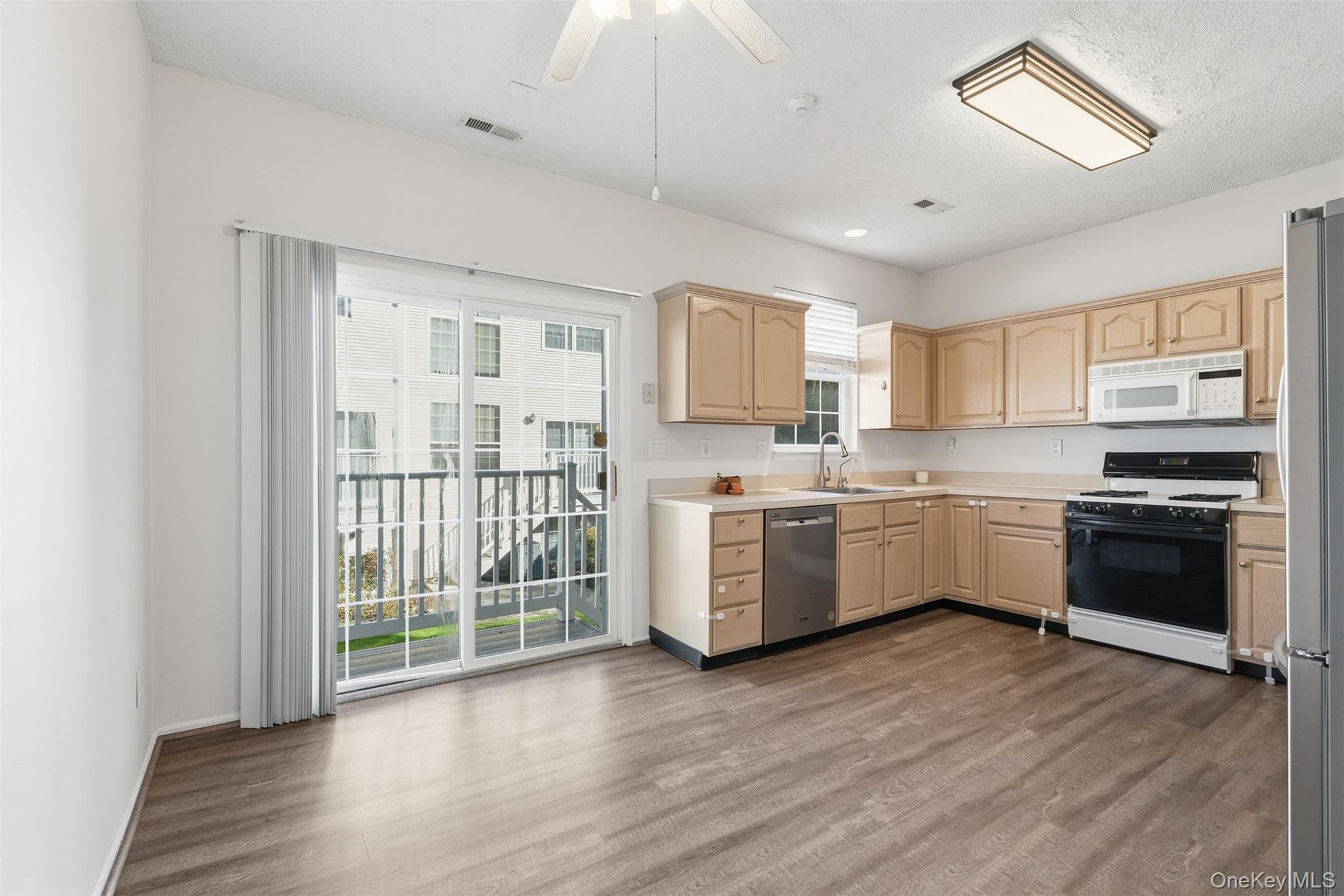 16 Autumn Drive, Nanuet, NY 10954