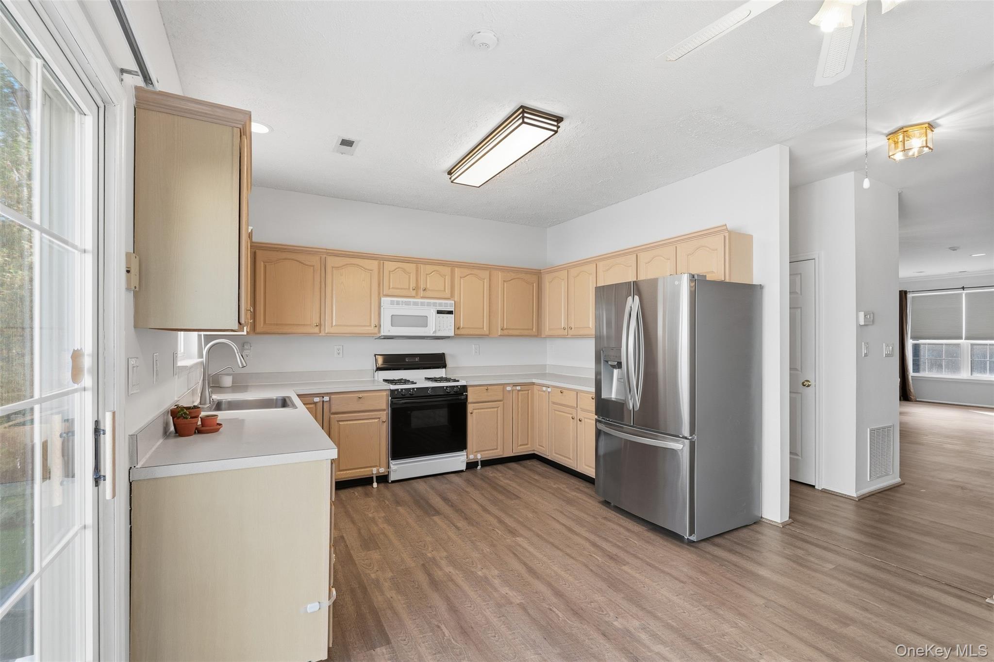 16 Autumn Drive, Nanuet, NY 10954