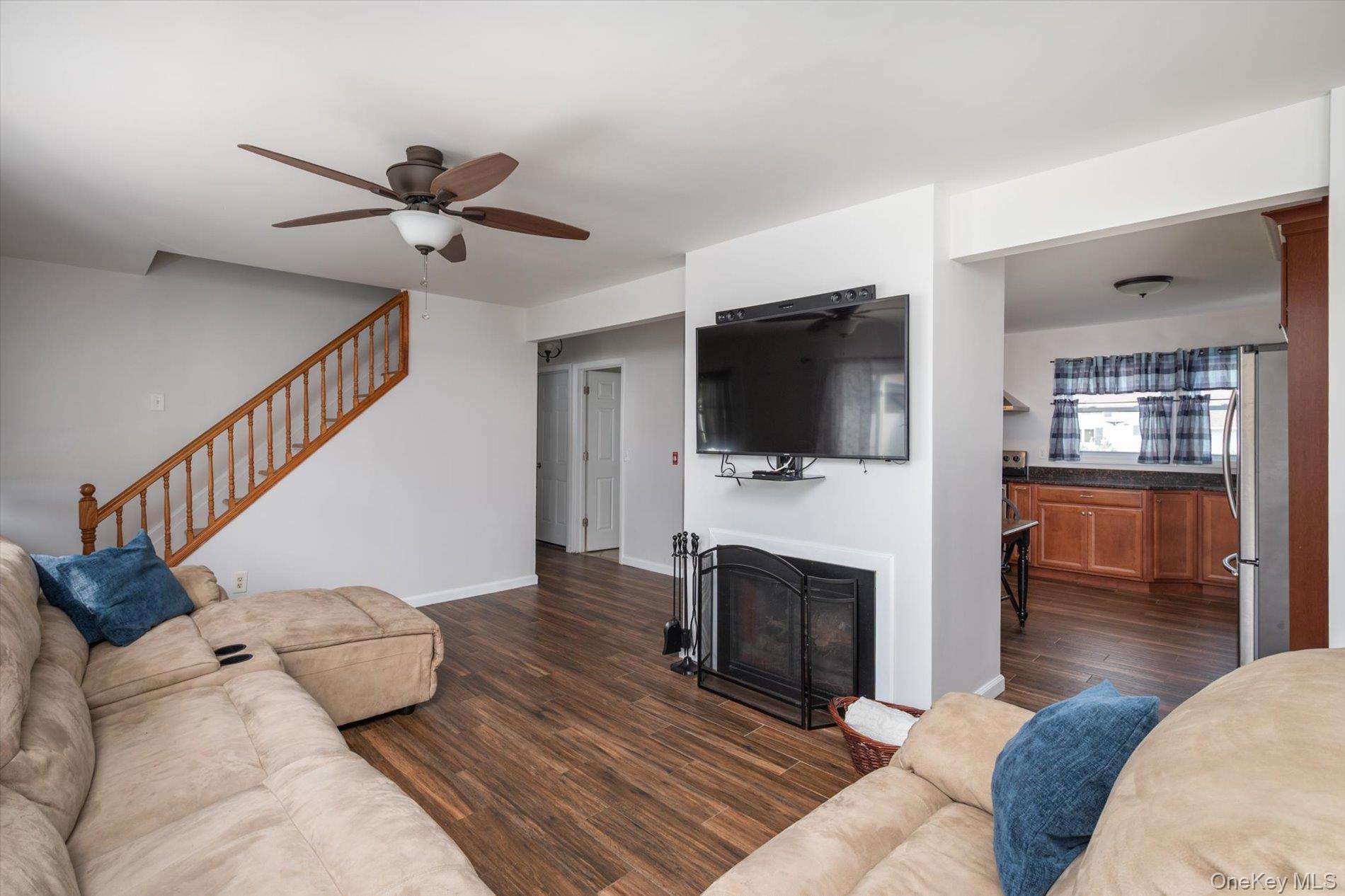 98 Hardy Lane, Westbury, NY 11590