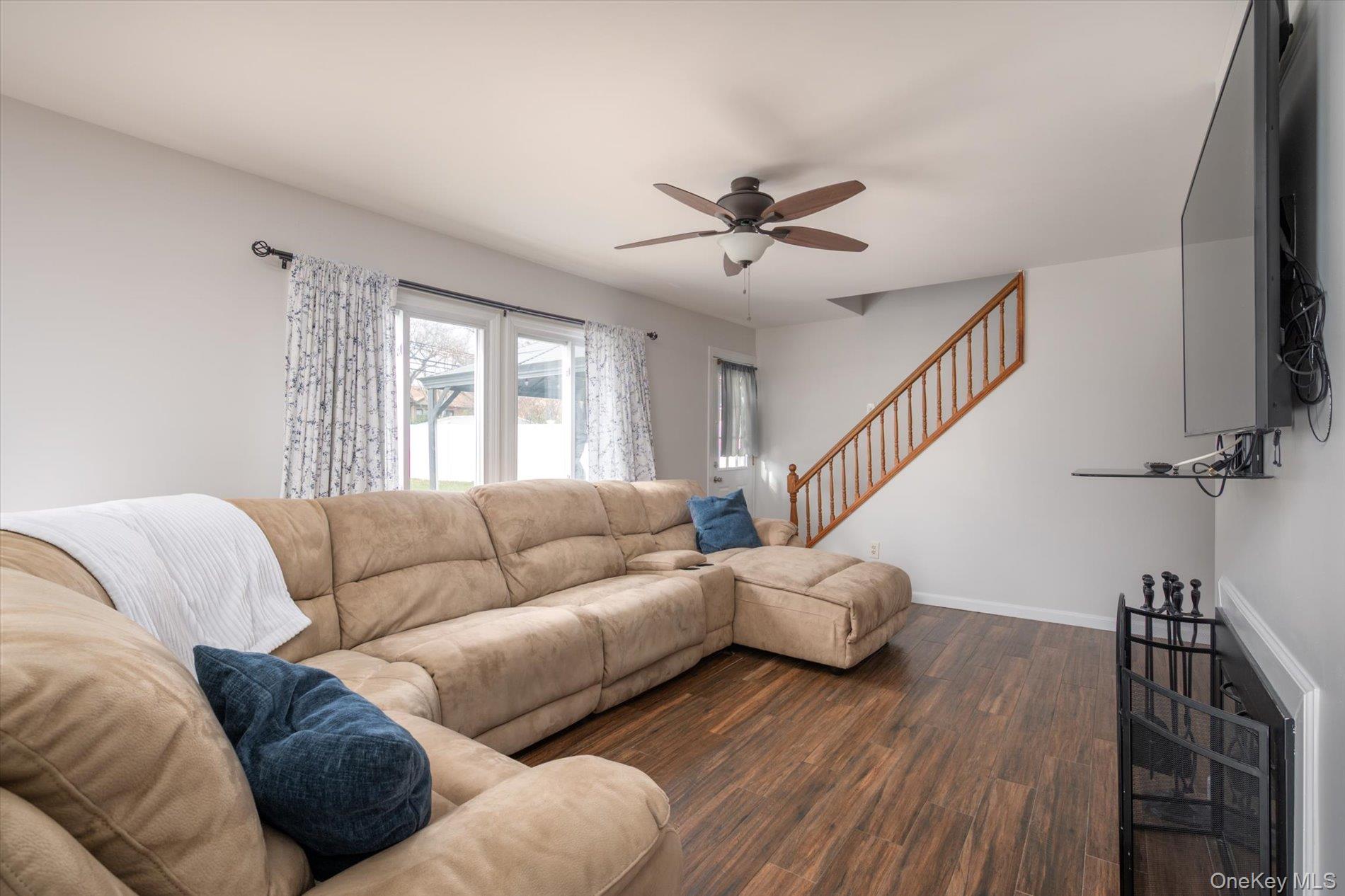 98 Hardy Lane, Westbury, NY 11590