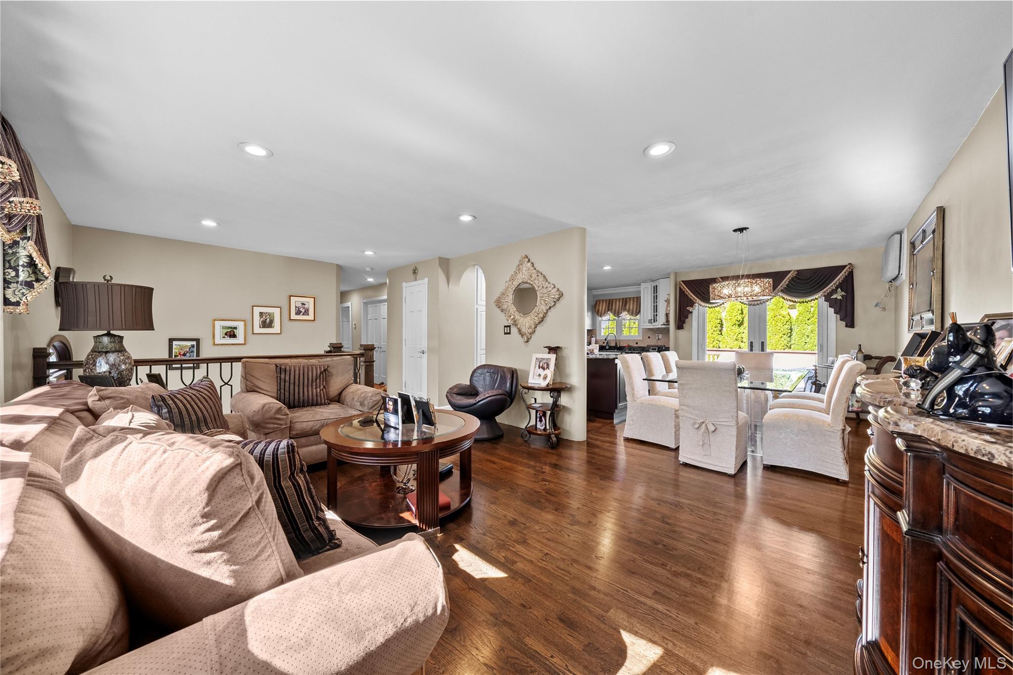 40 Stonywood Road, Commack, NY 11725