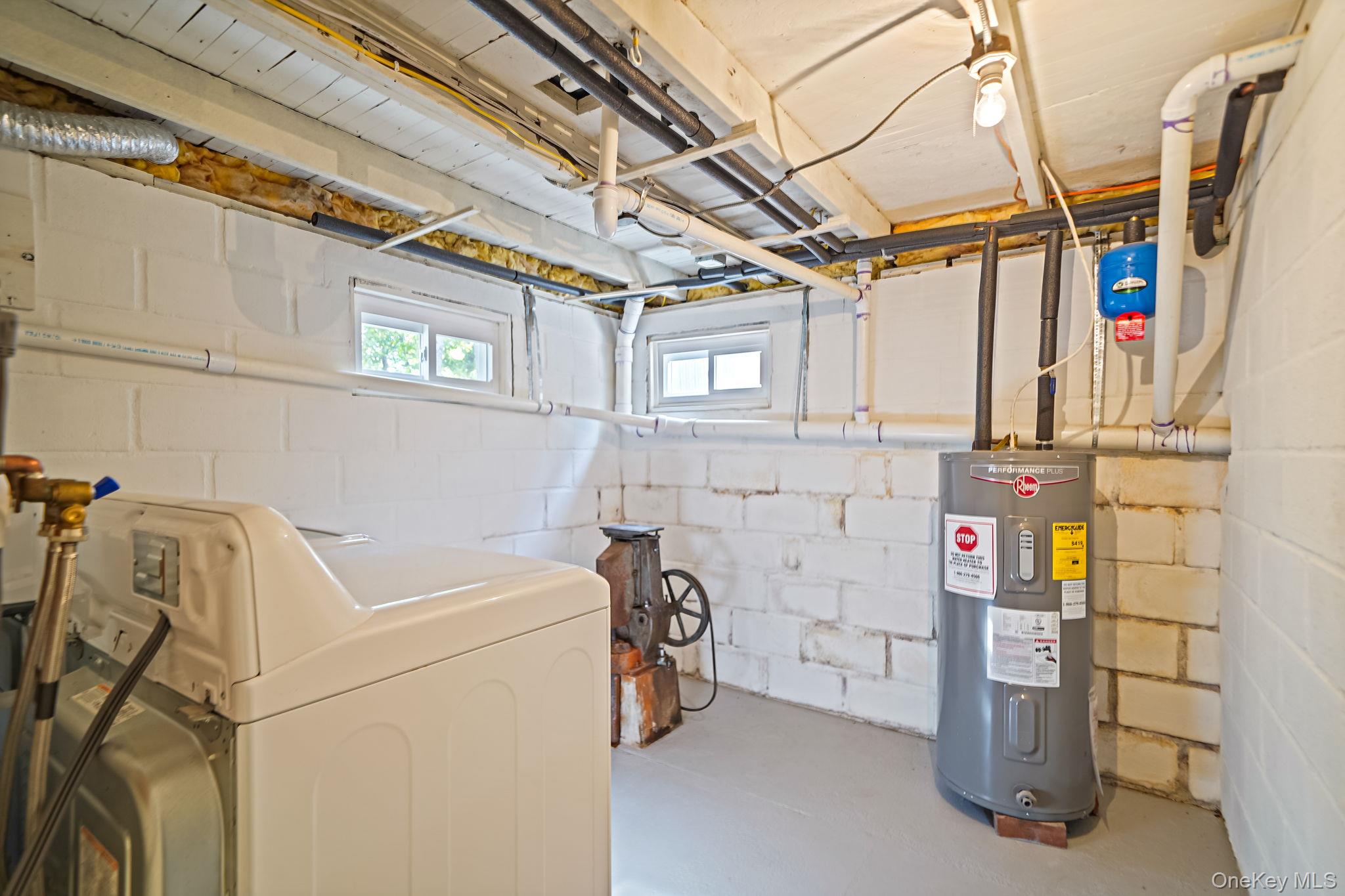 4 Wyandanch Trail, Ridge, NY 11961