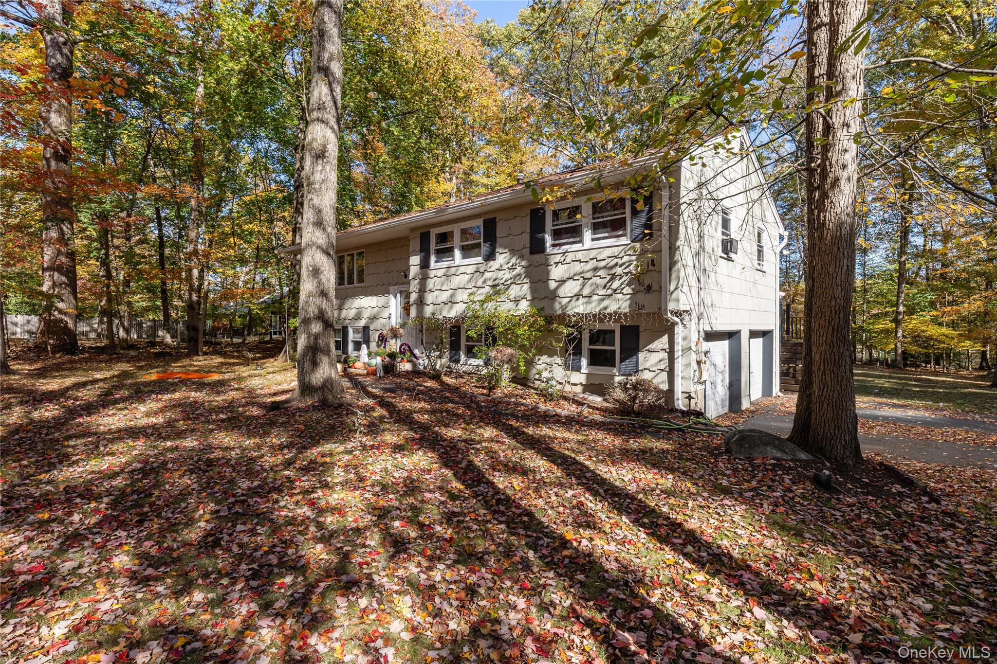 19 Apple Blossom Court, Airmont, NY 10952