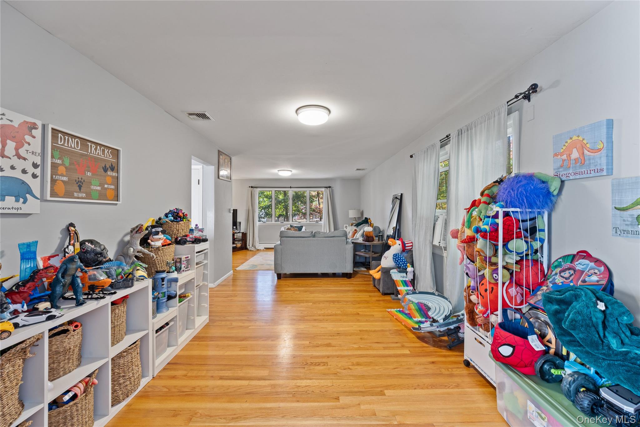 19 Apple Blossom Court, Airmont, NY 10952