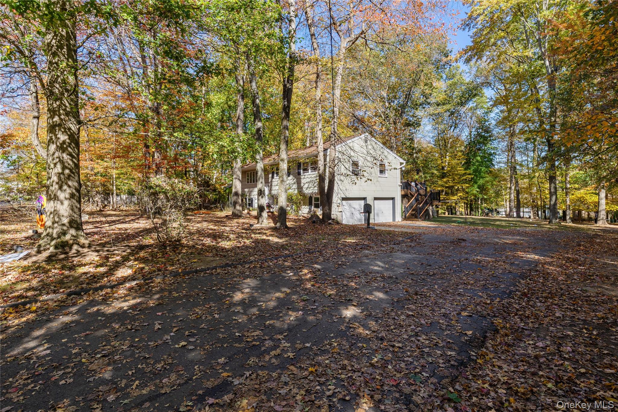 19 Apple Blossom Court, Airmont, NY 10952