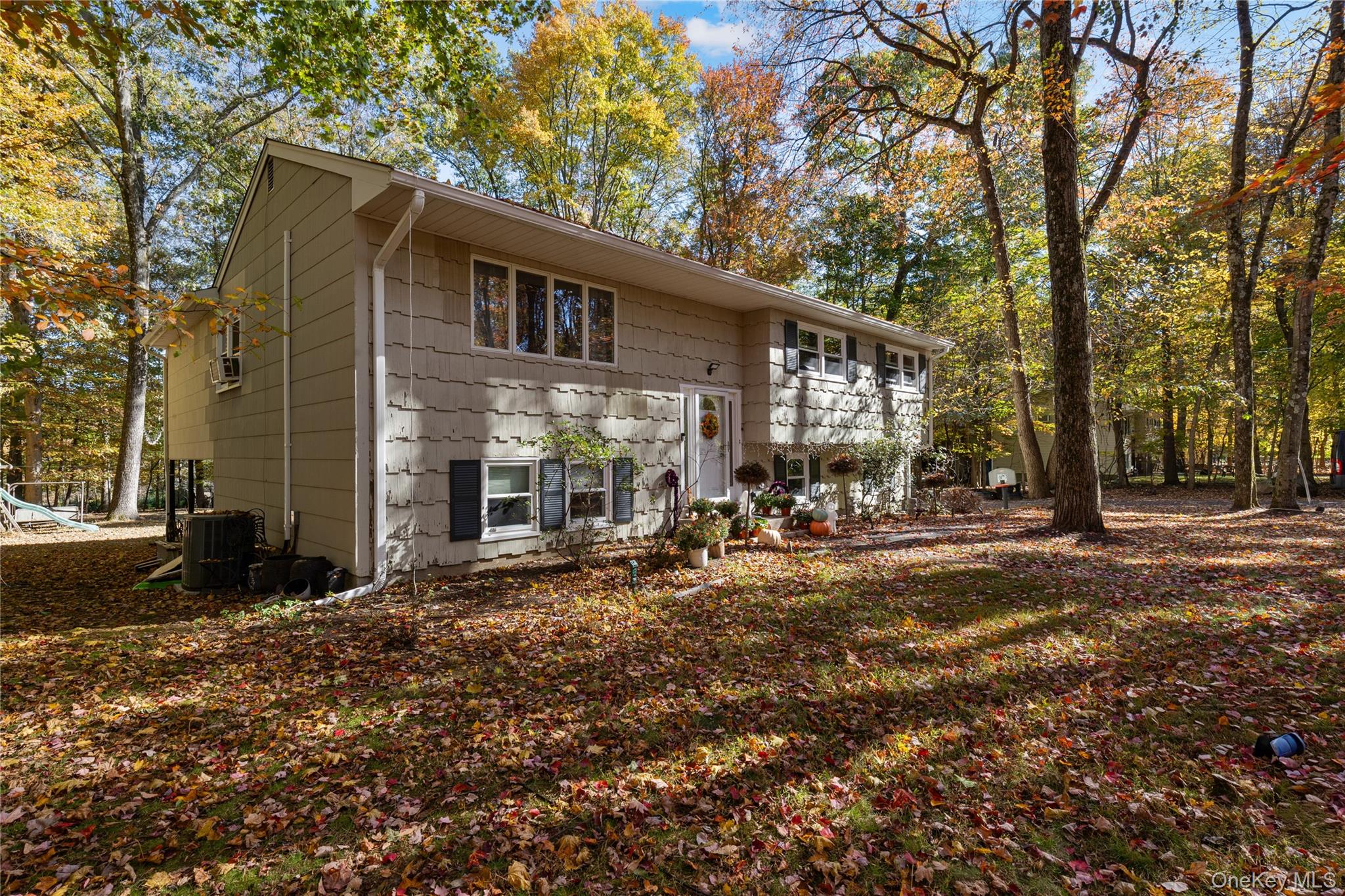 19 Apple Blossom Court, Airmont, NY 10952