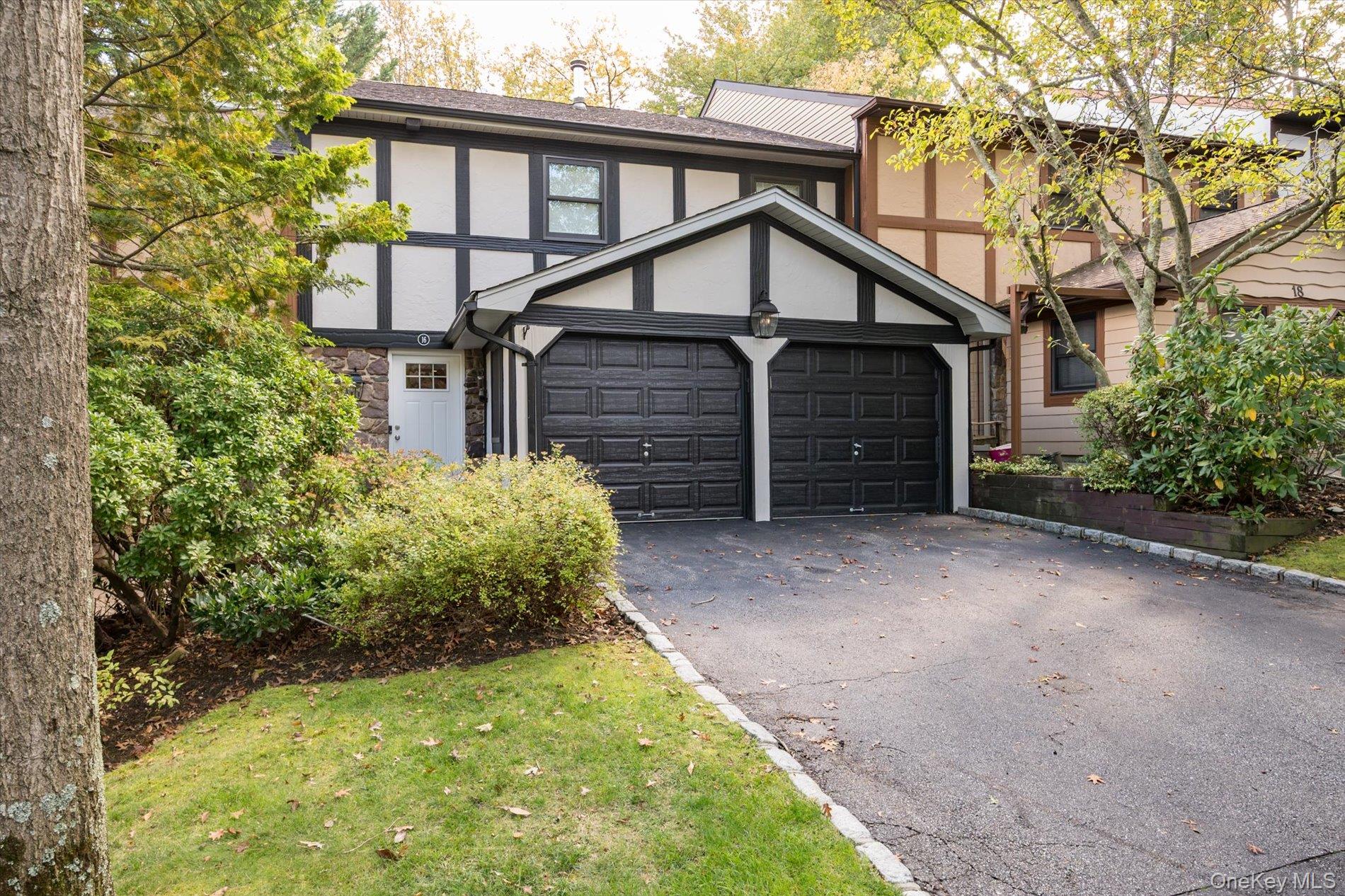 16 Sheffield Hill, Woodbury, NY 11797