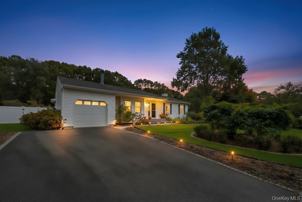 47 Evelyn Court, Manorville, NY 11949