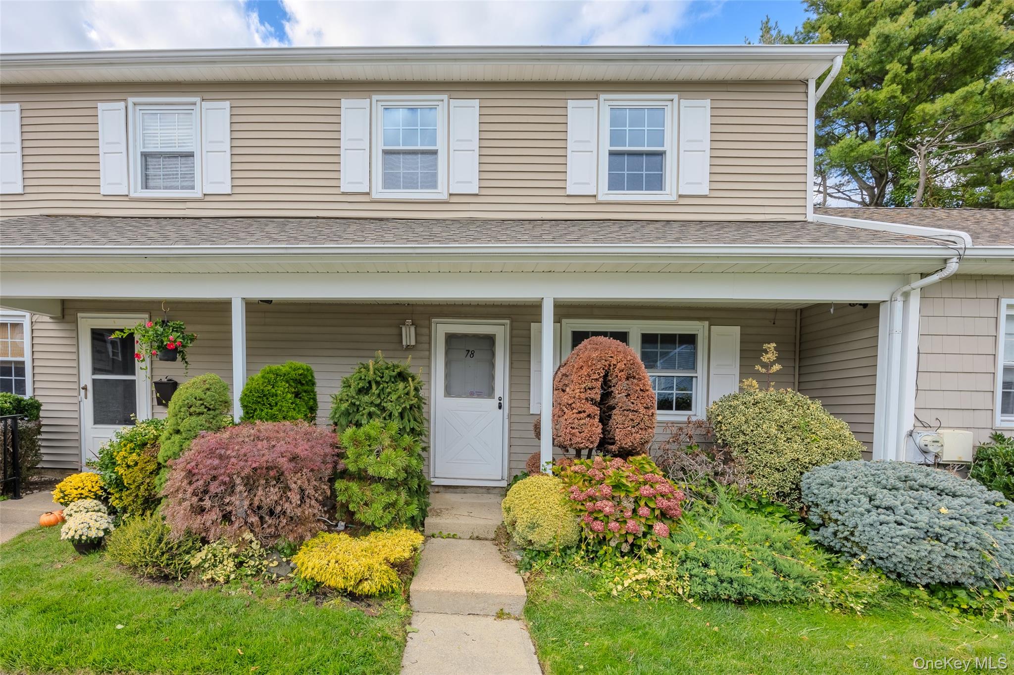 78 Hayloft Court, Huntington Station, NY 11746