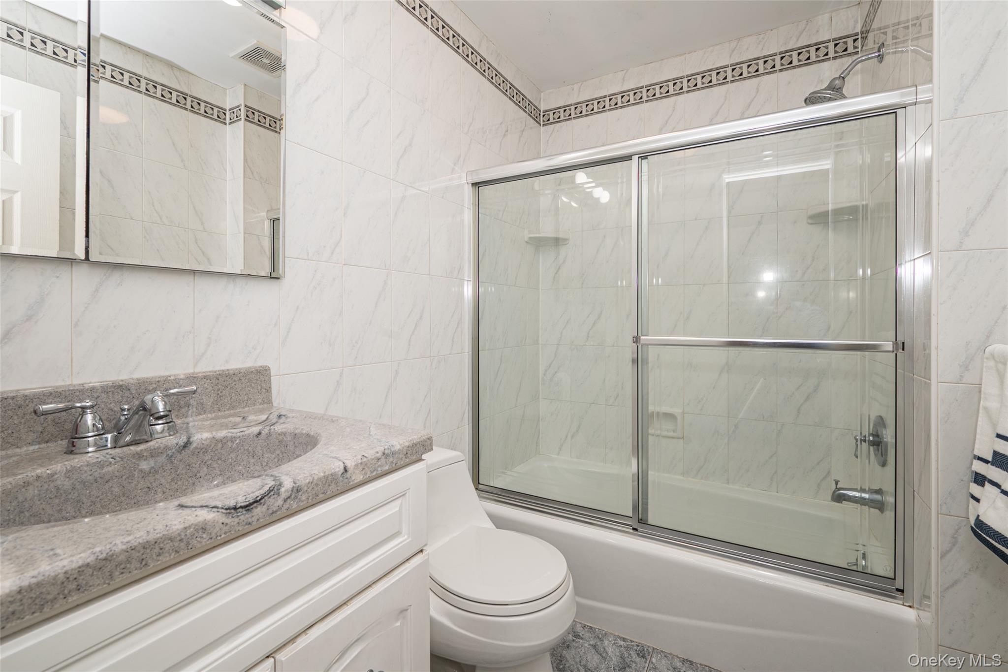 211 Gardner Avenue, Jericho, NY 11753