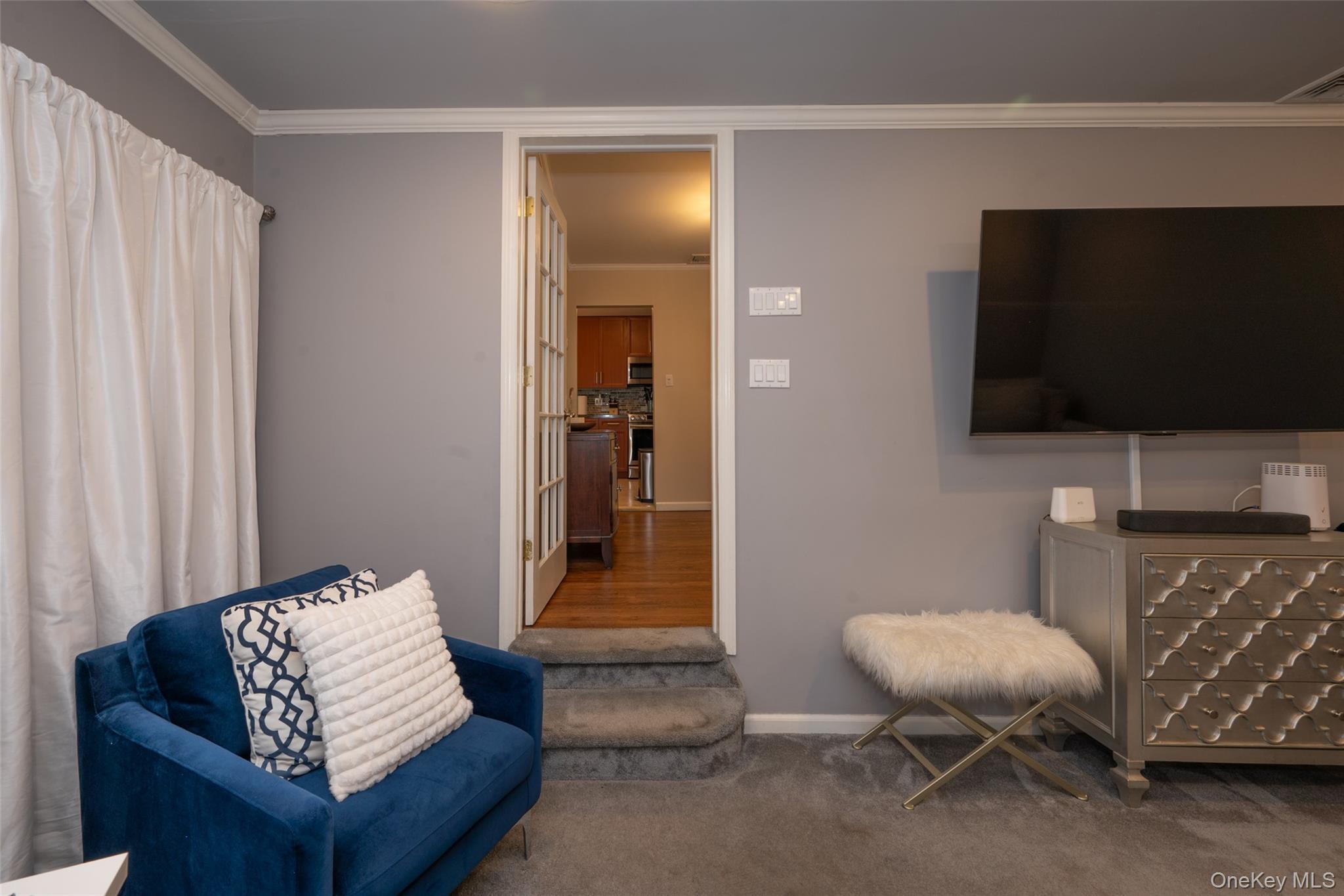 211 Gardner Avenue, Jericho, NY 11753