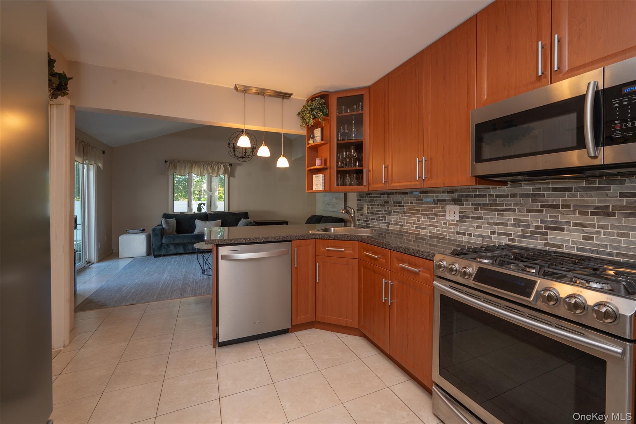 211 Gardner Avenue, Jericho, NY 11753