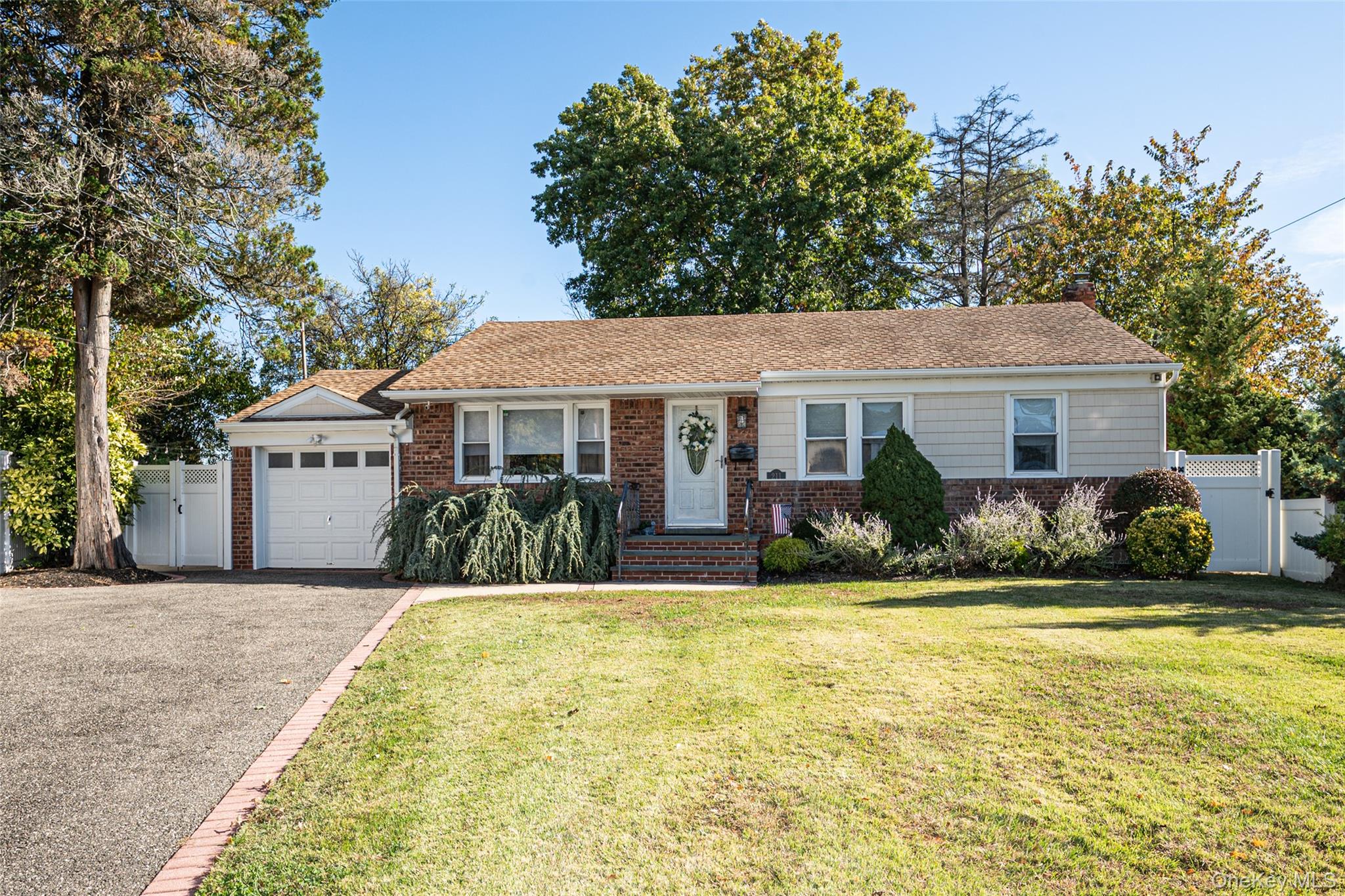 211 Gardner Avenue, Jericho, NY 11753