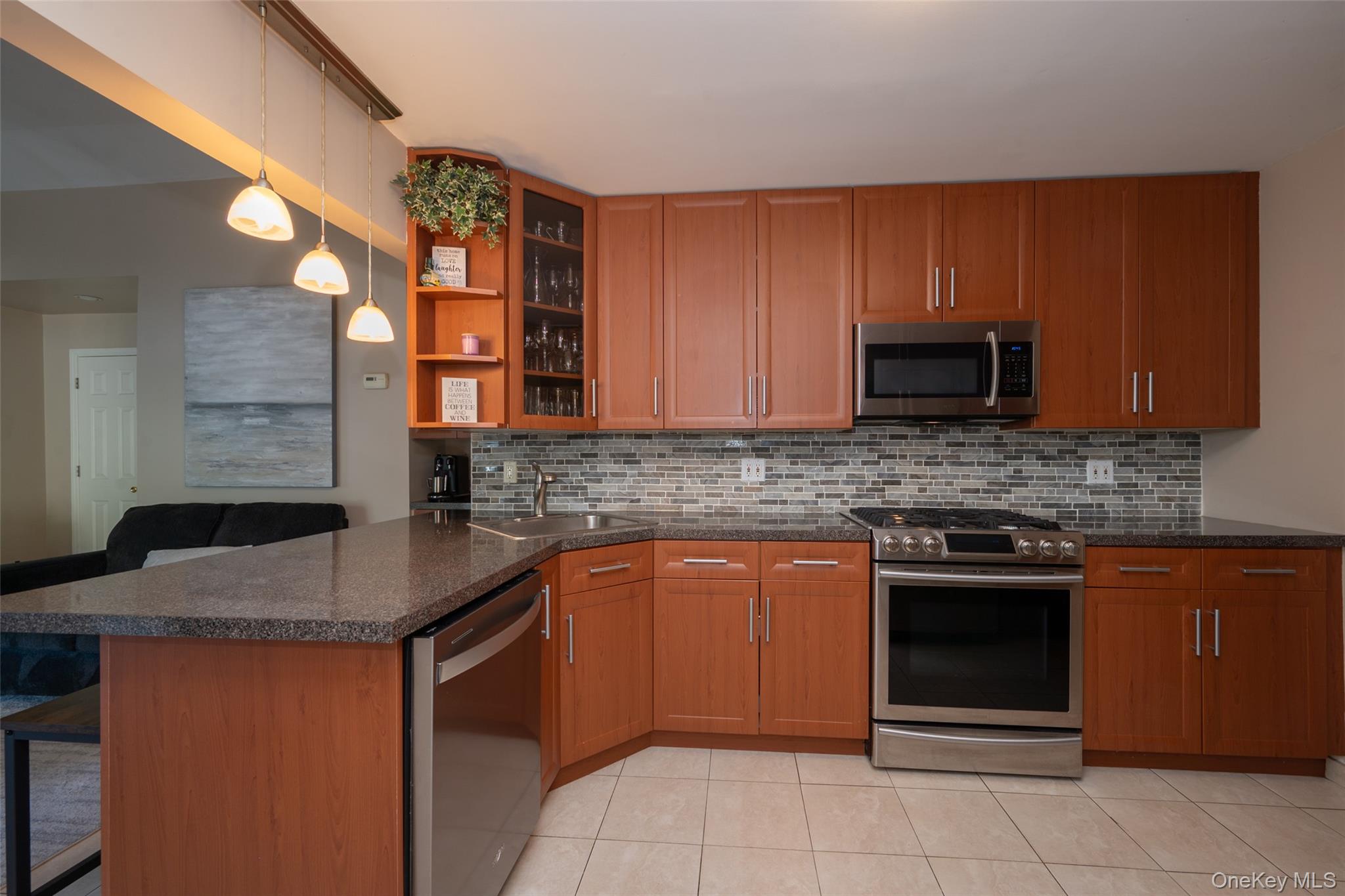 211 Gardner Avenue, Jericho, NY 11753