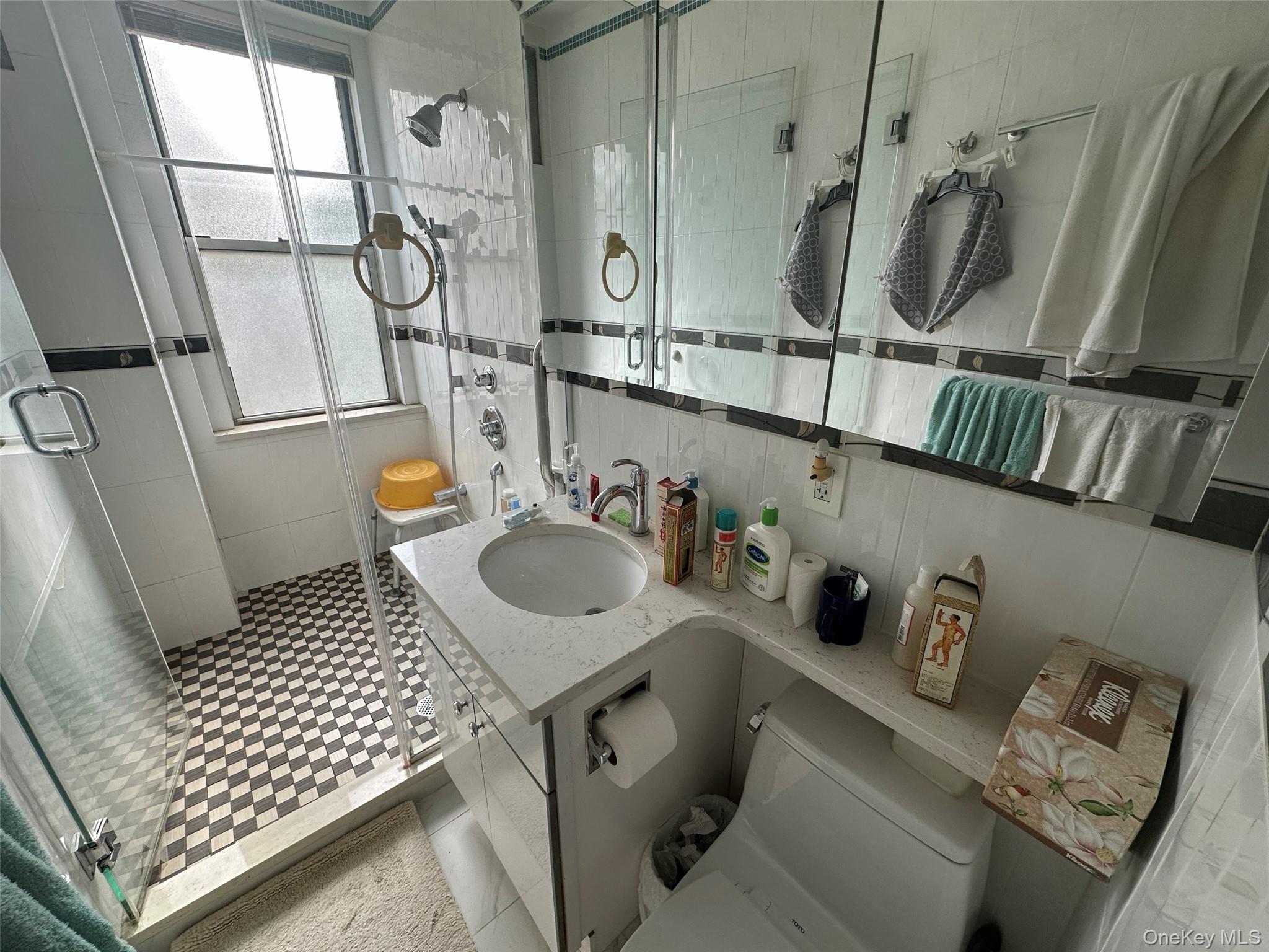 141-25 Northern Boulevard # B2, Flushing, NY 11354