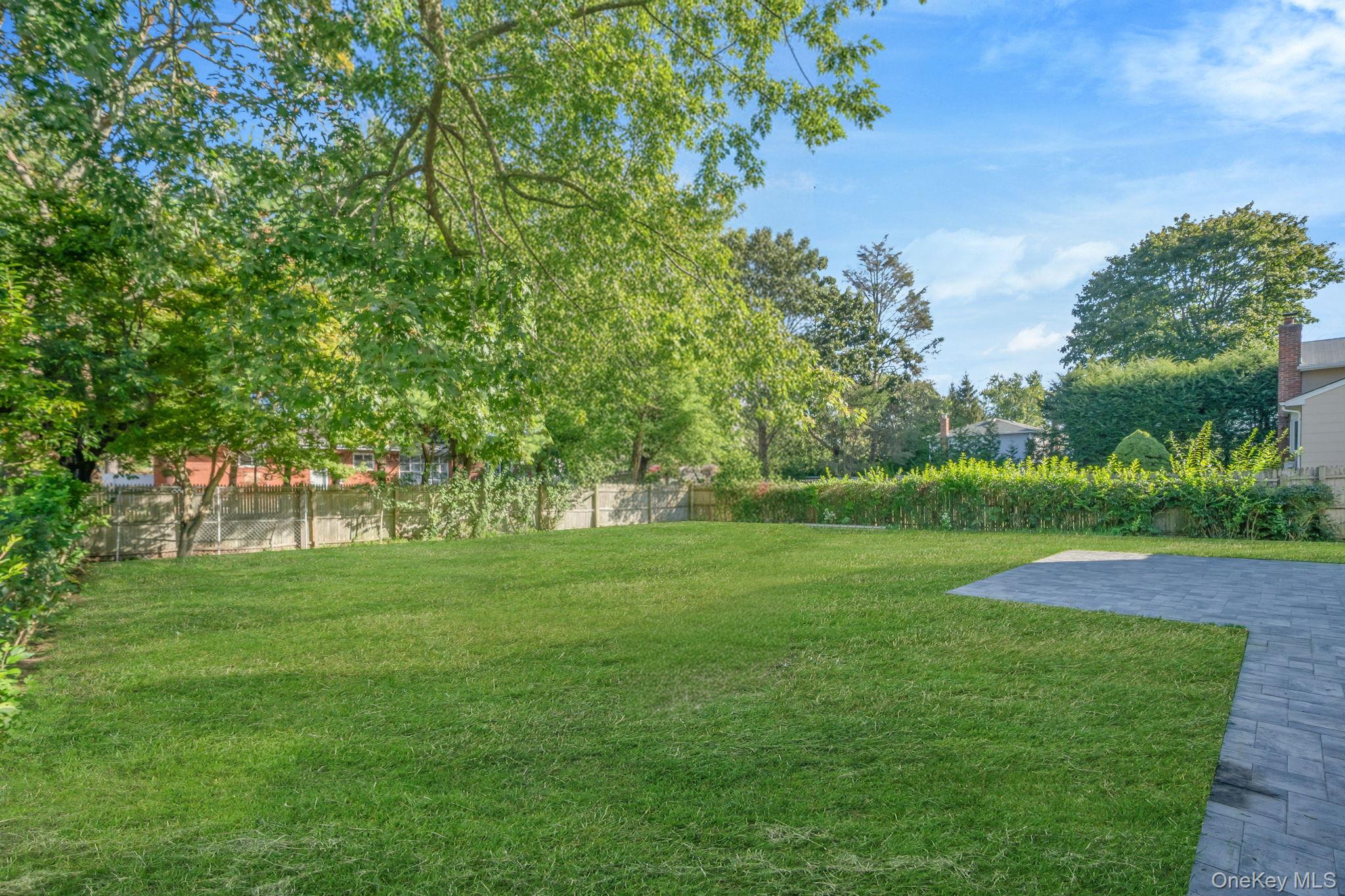 120 Cherry Drive W, Plainview, NY 11803