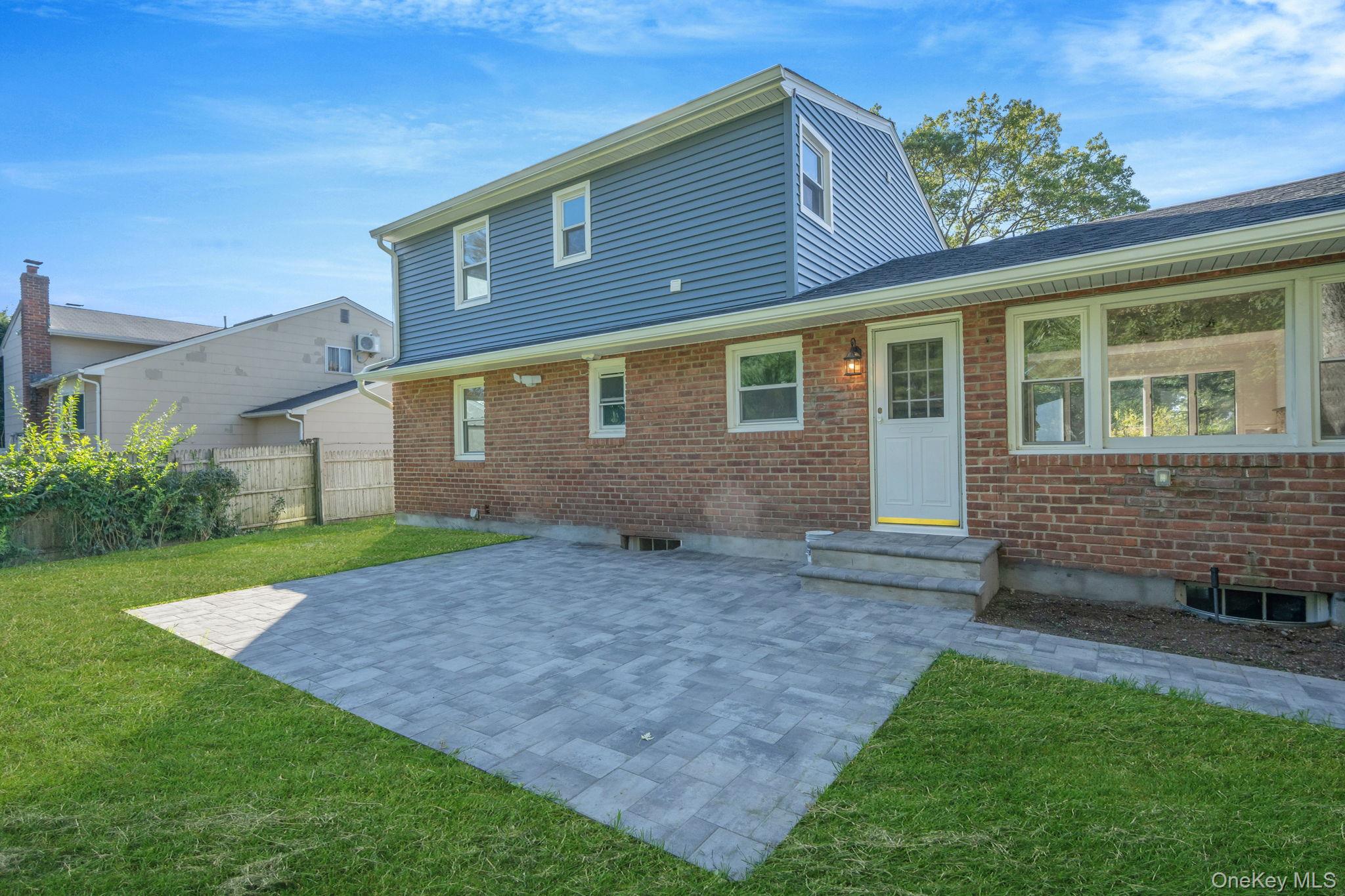 120 Cherry Drive W, Plainview, NY 11803