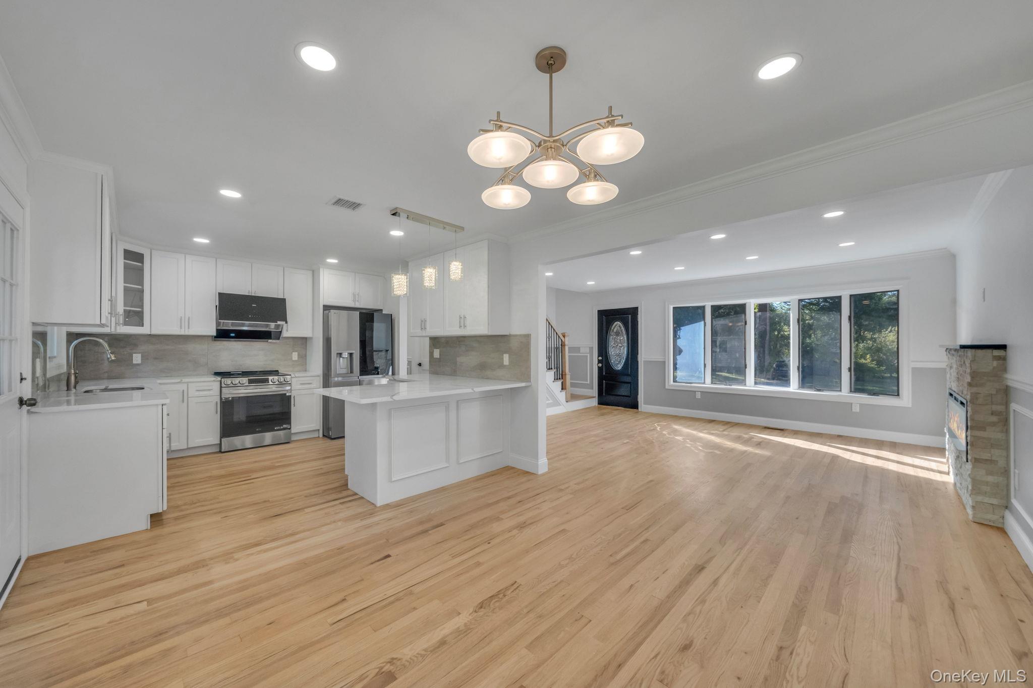 120 Cherry Drive W, Plainview, NY 11803