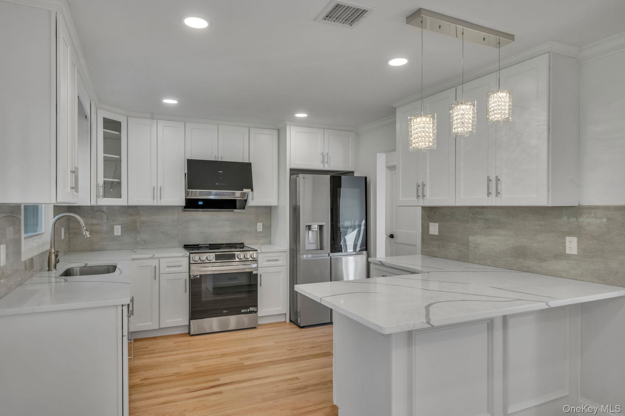 120 Cherry Drive W, Plainview, NY 11803