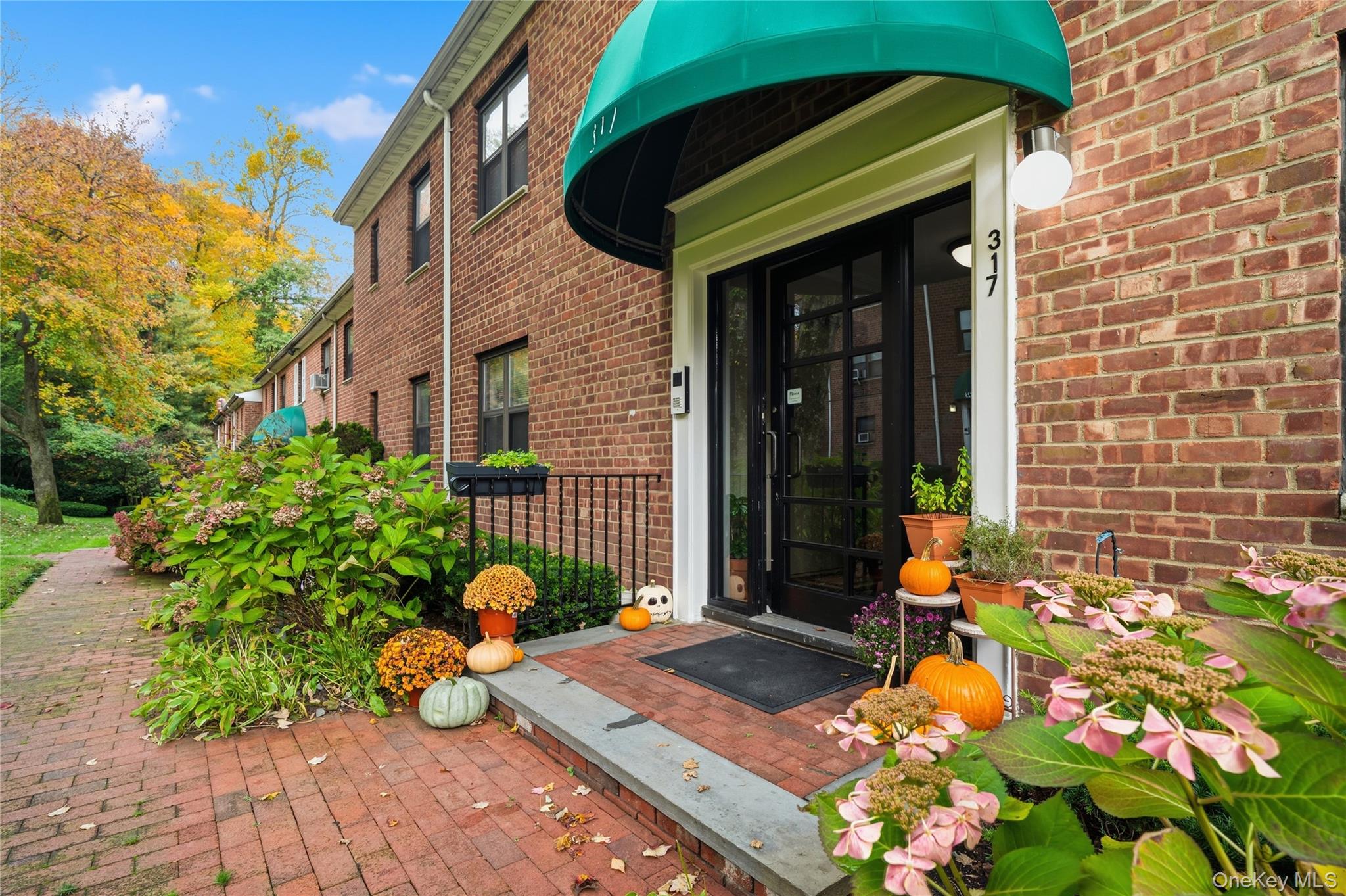 317 Main Street # D, Roslyn, NY 11576