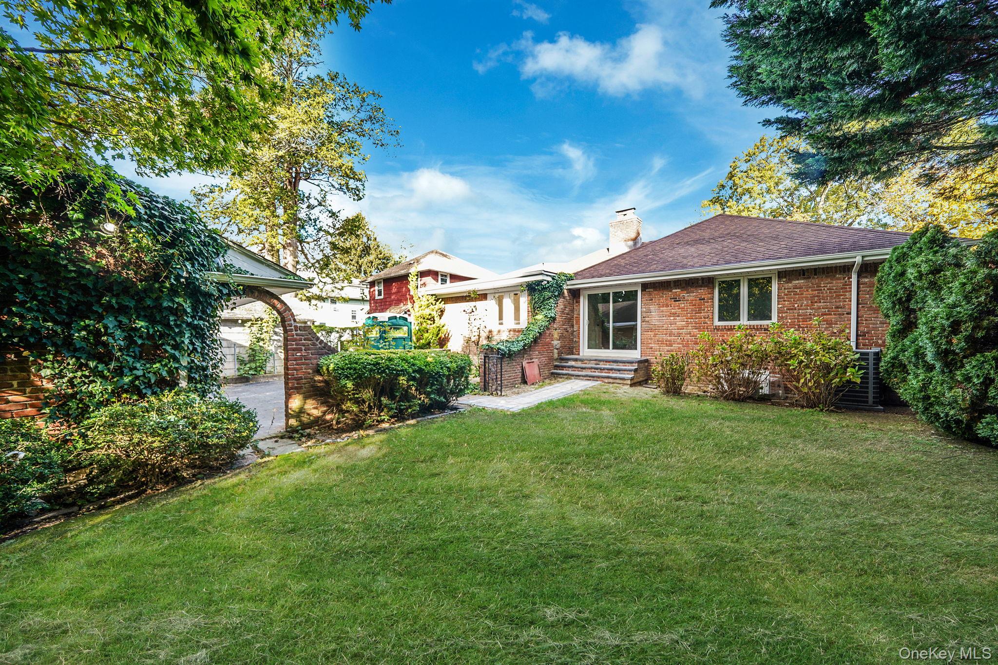 32 Fairview Avenue, Port Washington, NY 11050