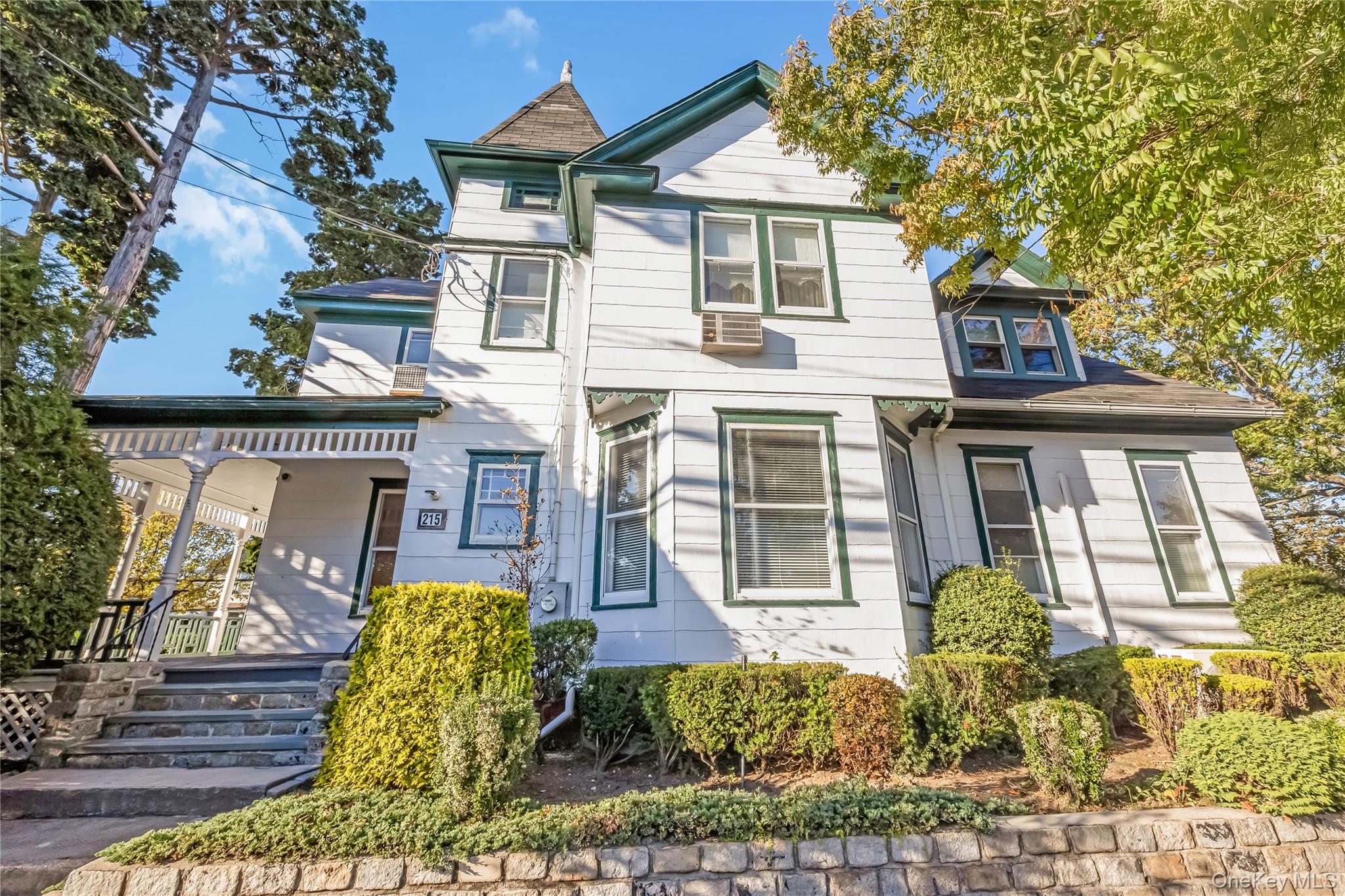 215 Conklin Street, Farmingdale, NY 11735