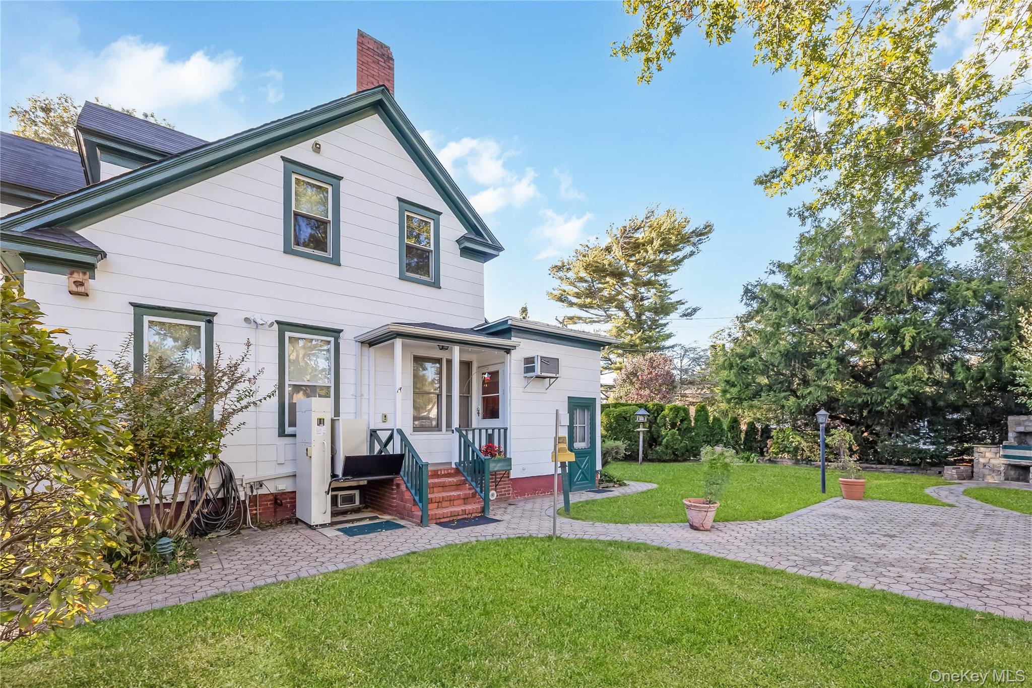 215 Conklin Street, Farmingdale, NY 11735