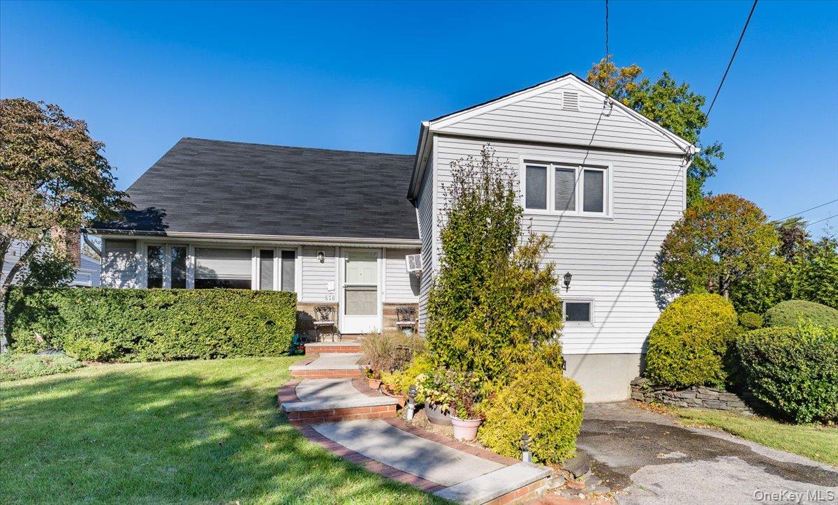 850 Ibsen Street, Woodmere, NY 11598