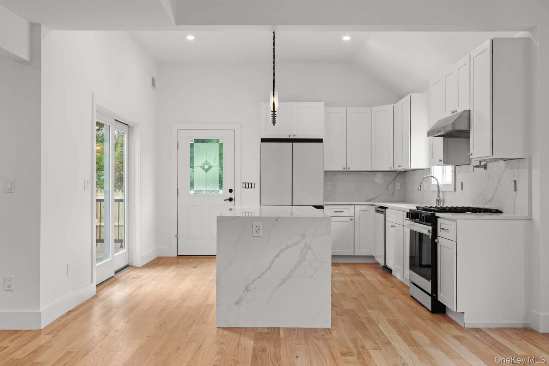 3A Suffolk Road, Hampton Bays, NY 11946