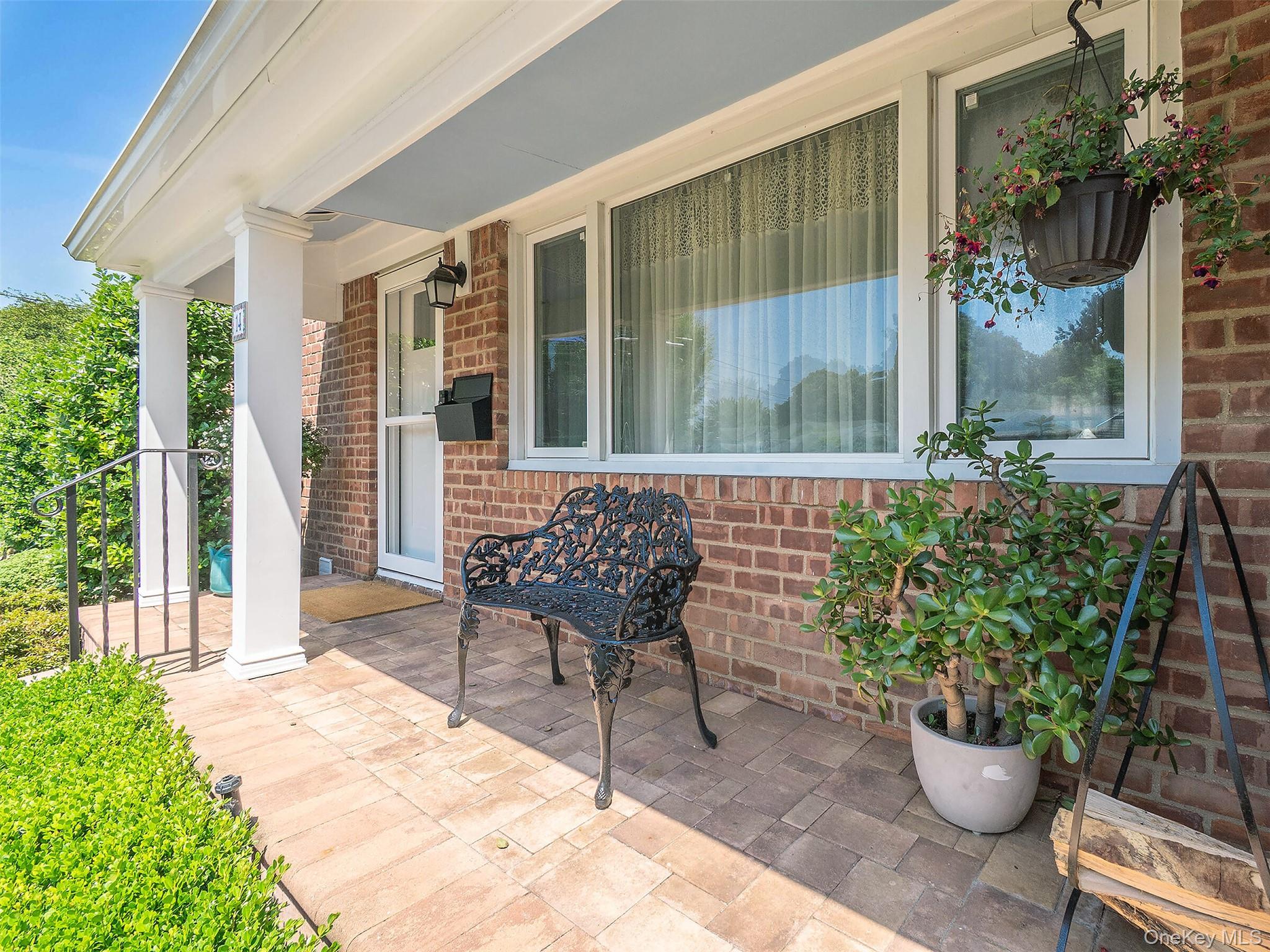 14 Harbor Lane, Glen Head, NY 11545