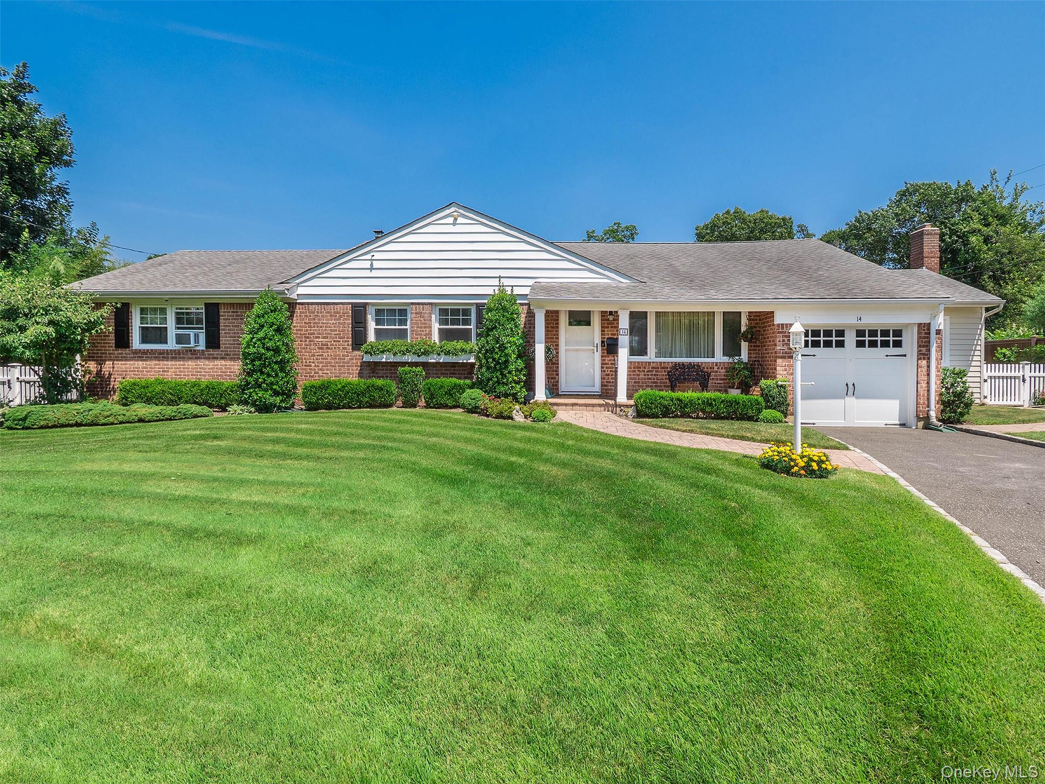 14 Harbor Lane, Glen Head, NY 11545
