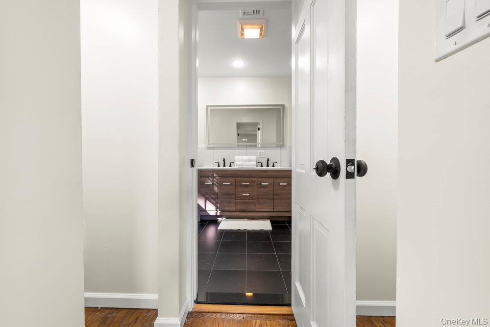 10 Glen Lane, Balmville, NY 12550