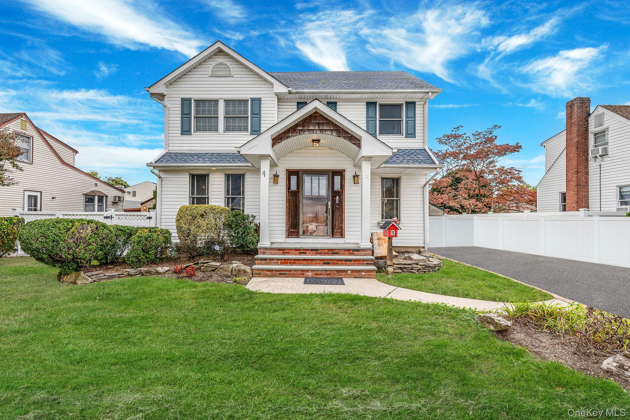 4 Sullivan Avenue, Farmingdale, NY 11735