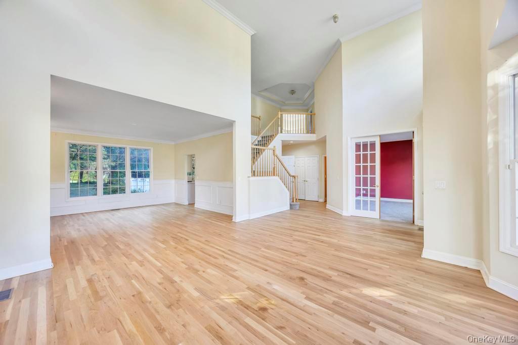 9 Tappanwood Drive, Locust Valley, NY 11560