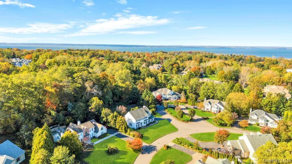 9 Tappanwood Drive, Locust Valley, NY 11560