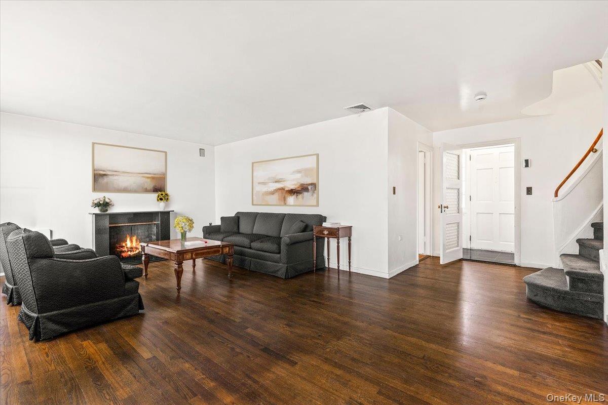 210 WYNDCLIFF Road, Scarsdale, NY 10583