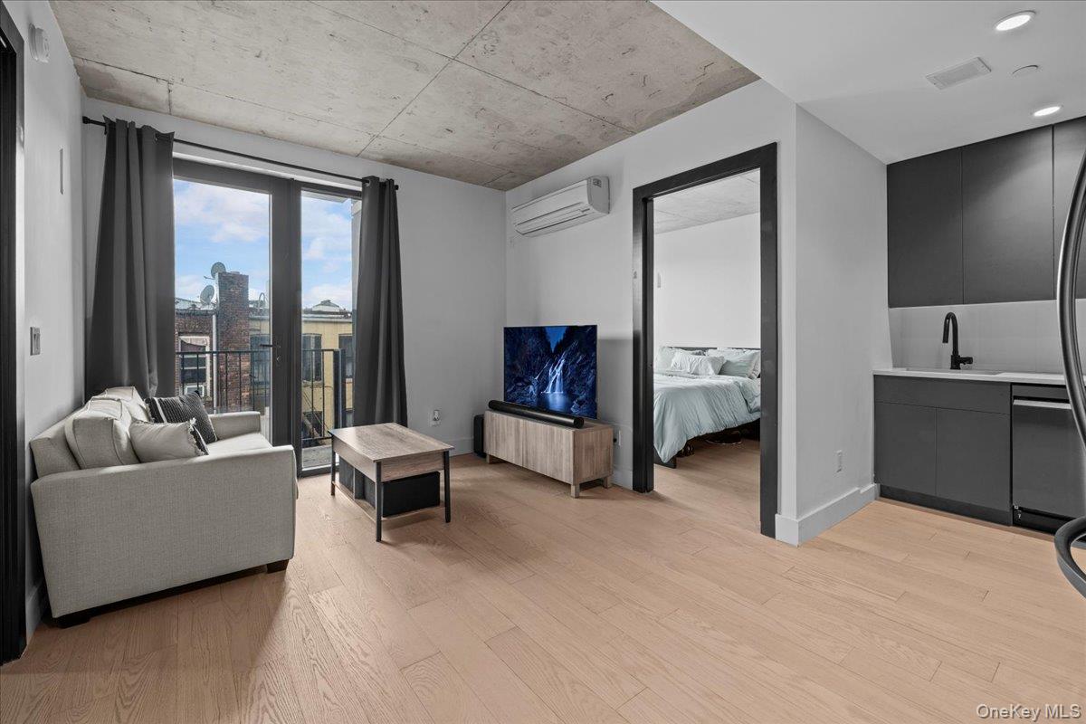 458 E 25th St # 305, Brooklyn, NY 11226