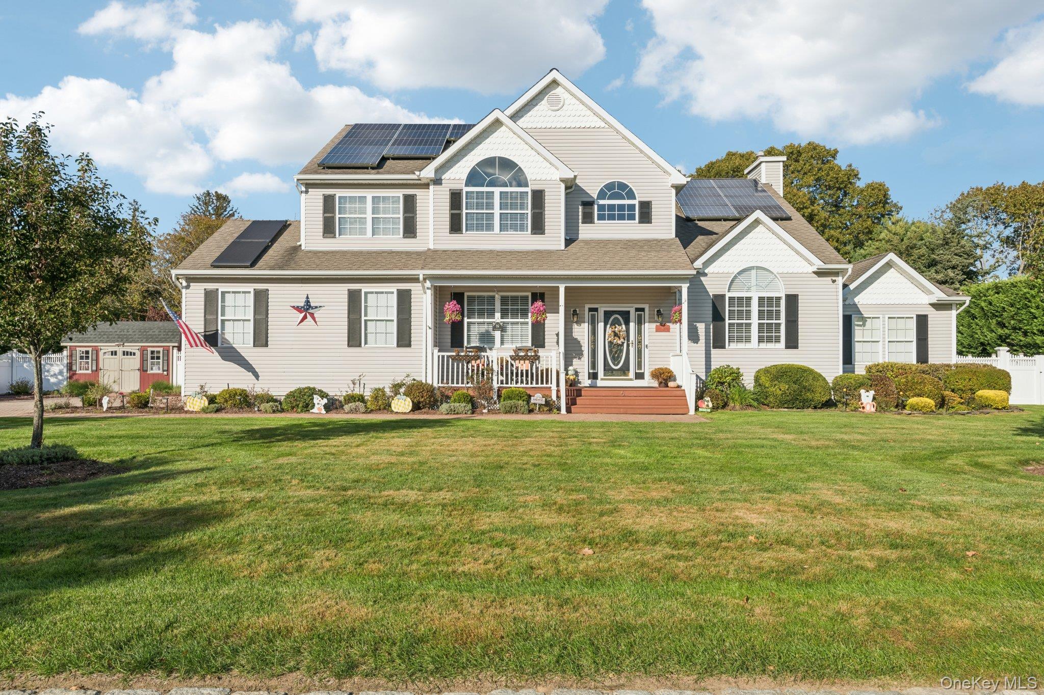 6 Landings Lane, Patchogue, NY 11772