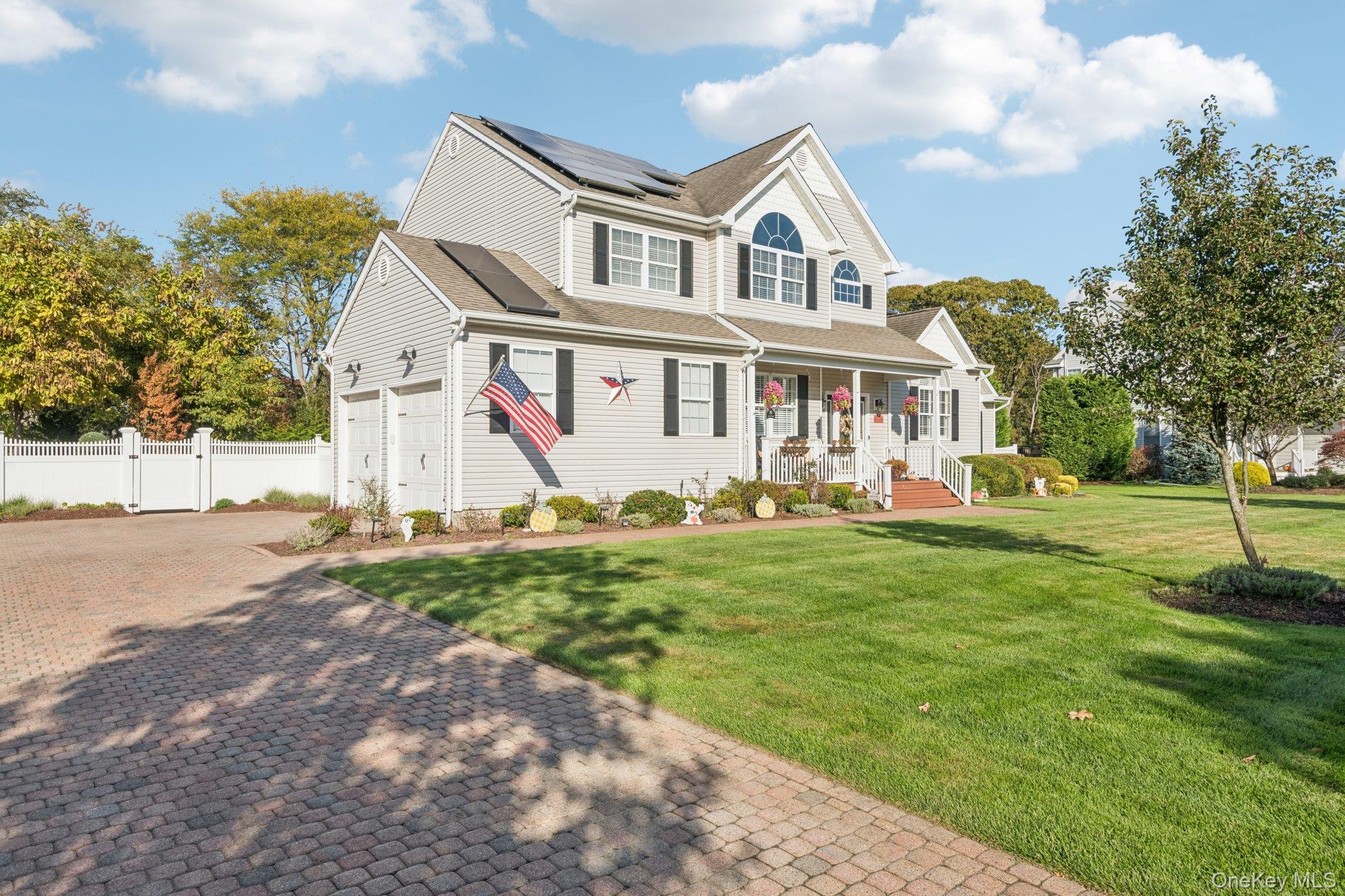 6 Landings Lane, Patchogue, NY 11772