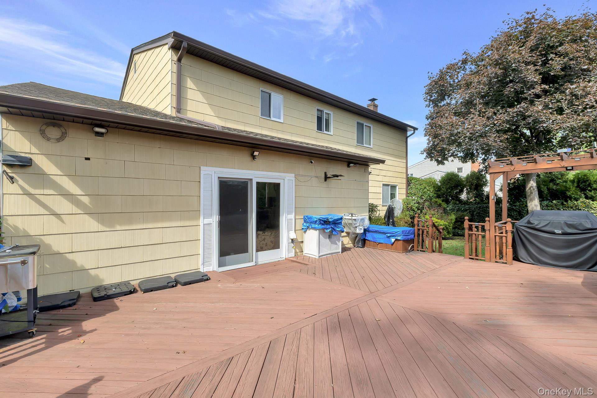 27 Bruno Lane, Dix Hills, NY 11746