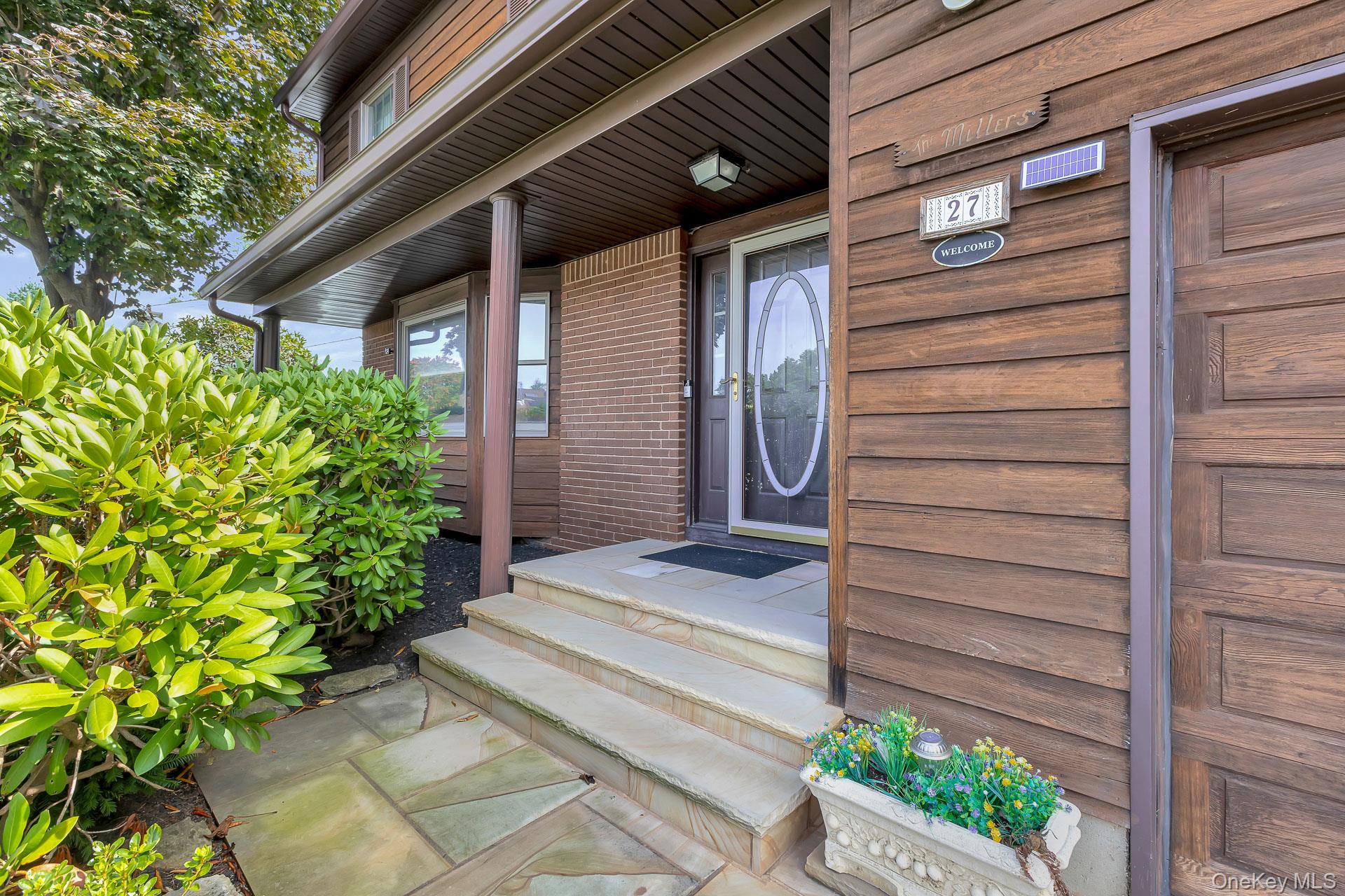 27 Bruno Lane, Dix Hills, NY 11746