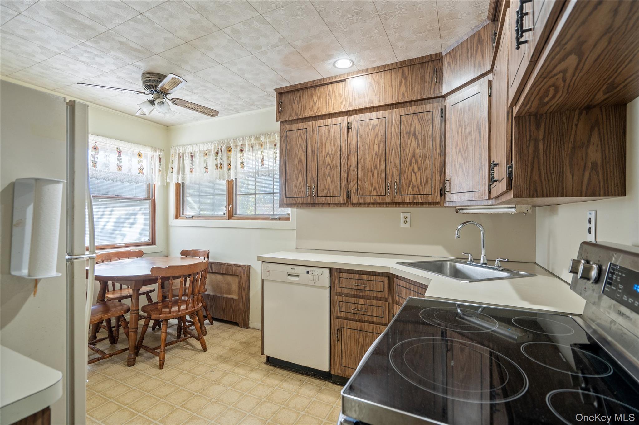 16 Forte Avenue, Old Bethpage, NY 11804