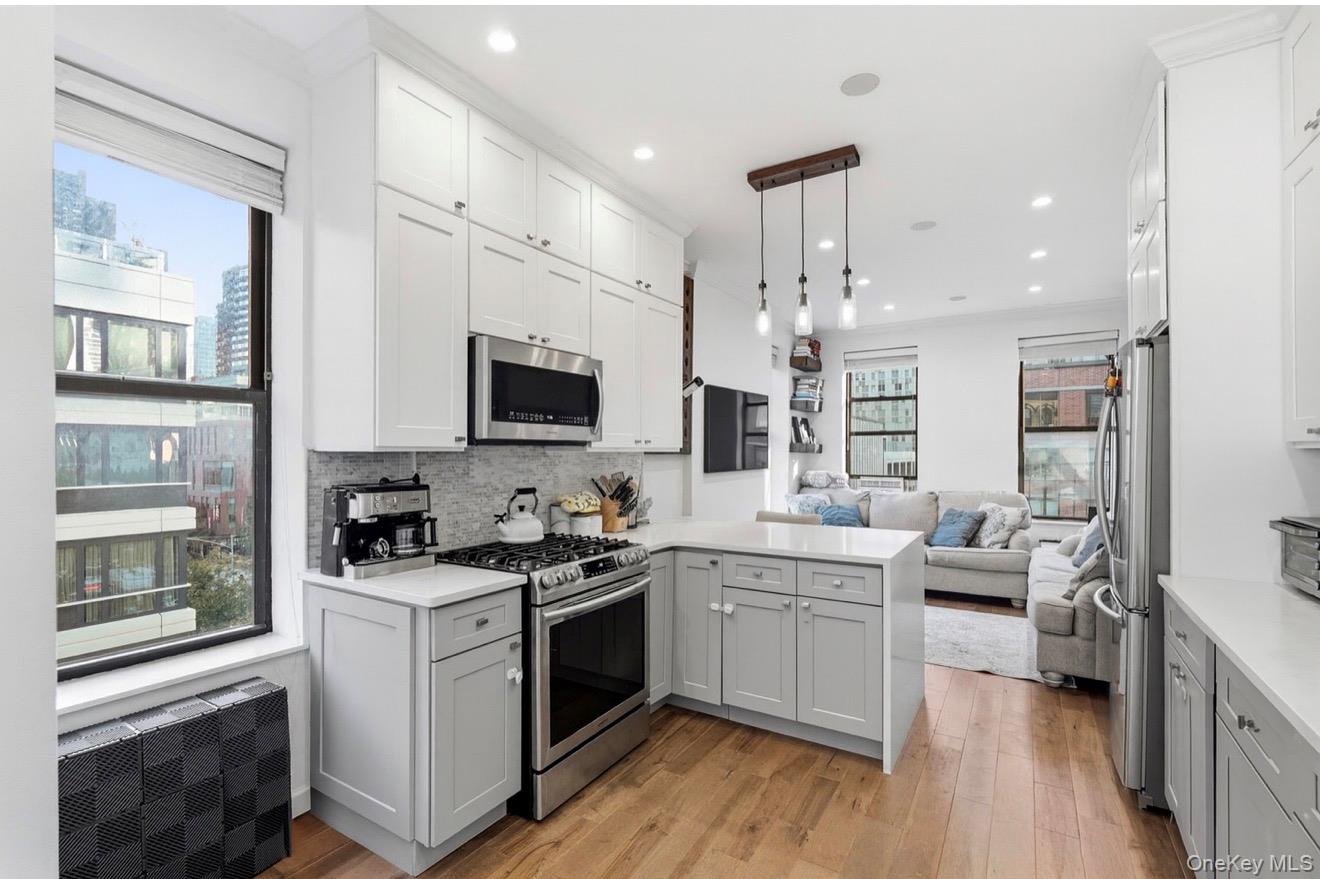 453 W 54th Street # 4A, New York (Manhattan), NY 10019