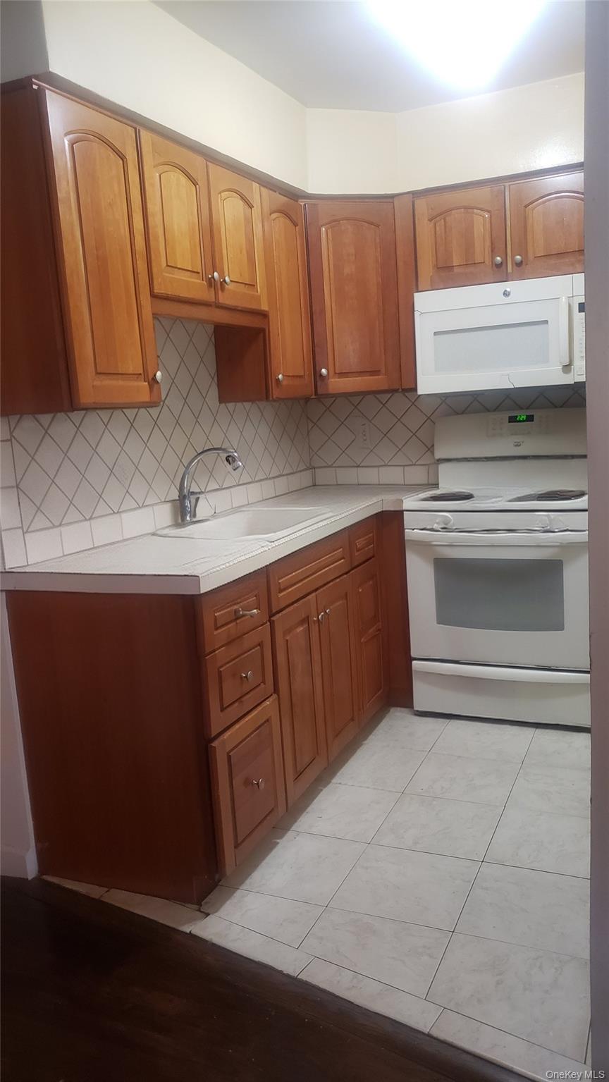 869 Olmstead Avenue, Bronx, NY 10473